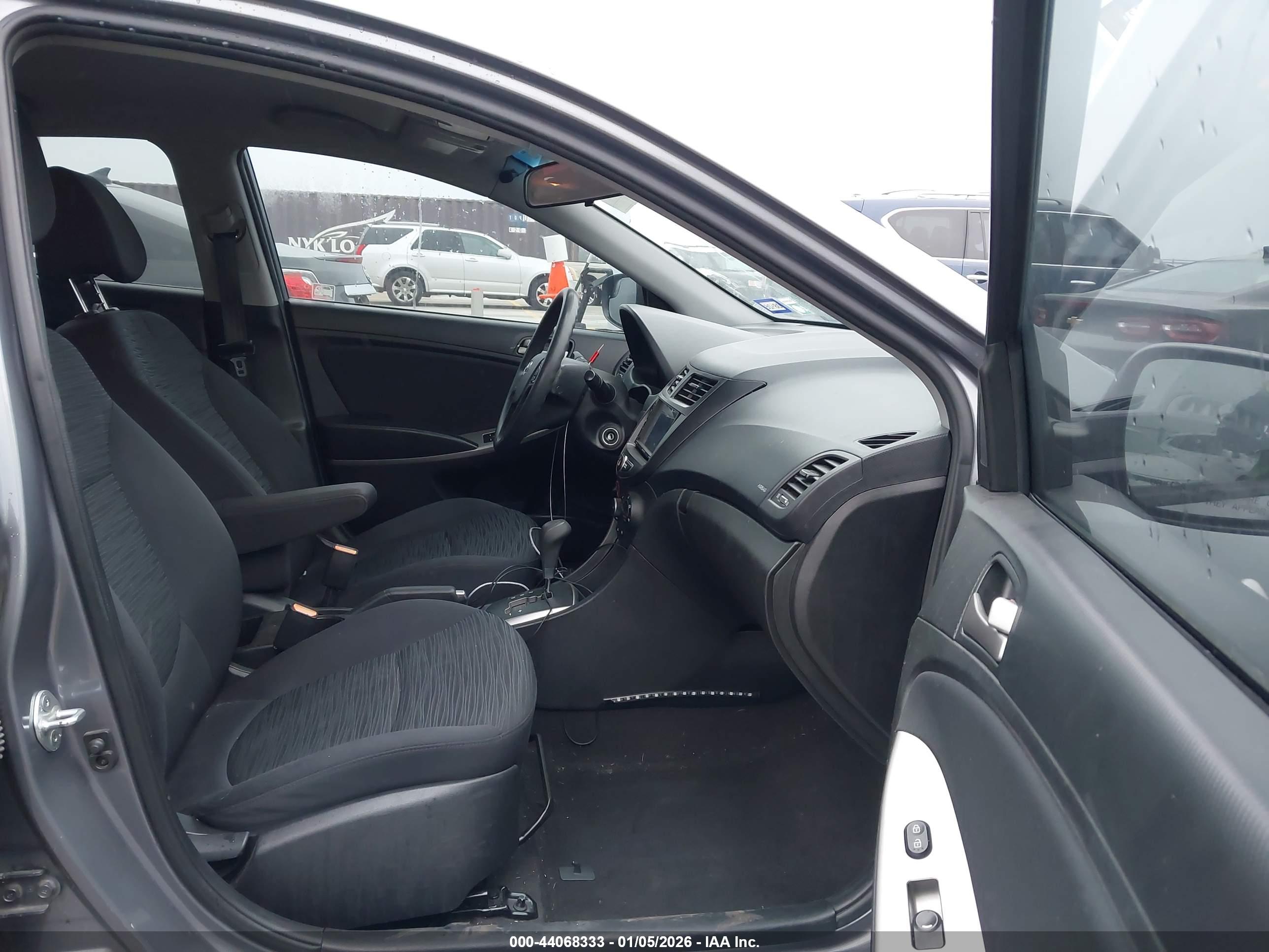 HYUNDAI ACCENT image 5