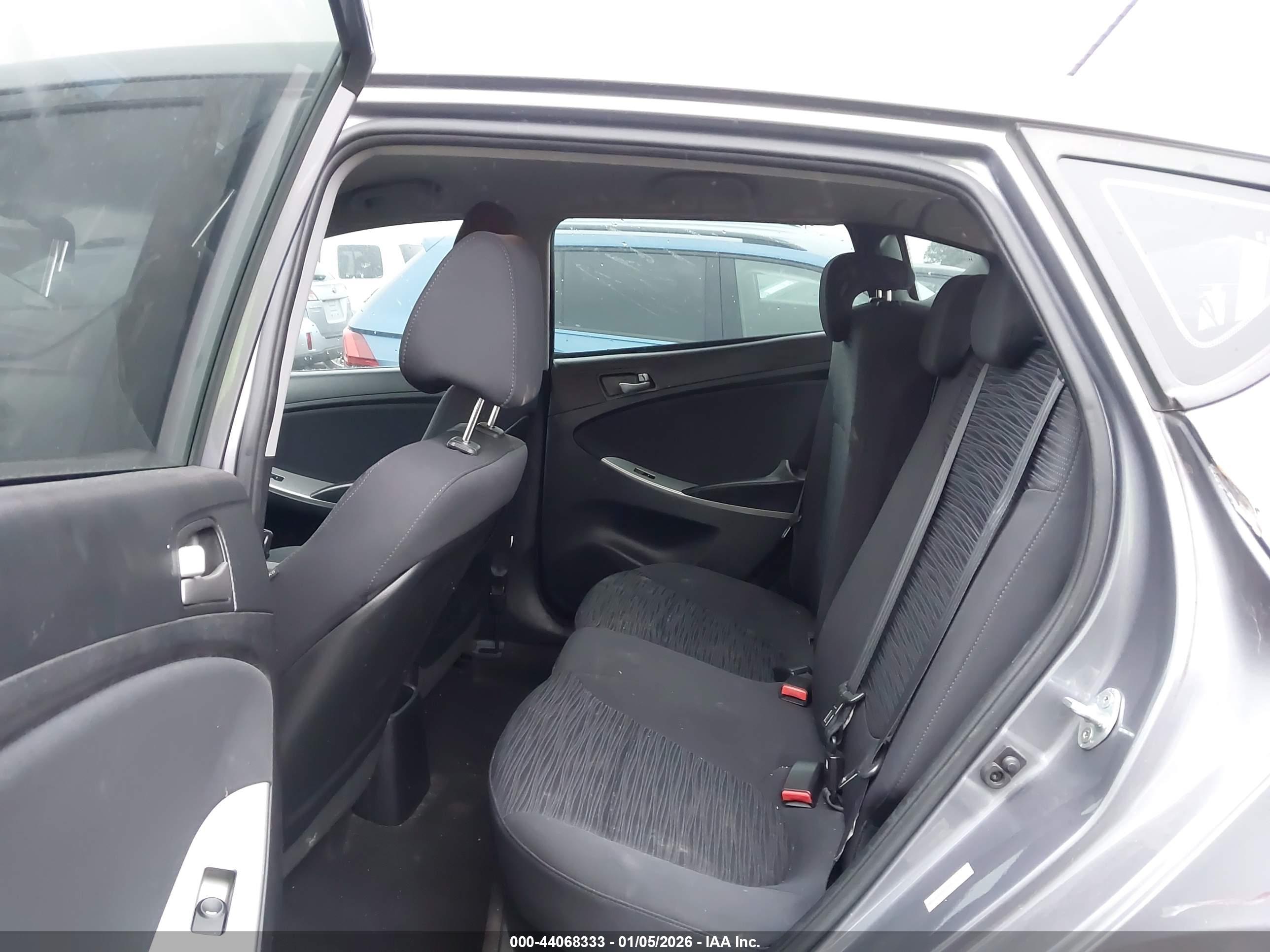 HYUNDAI ACCENT image 8
