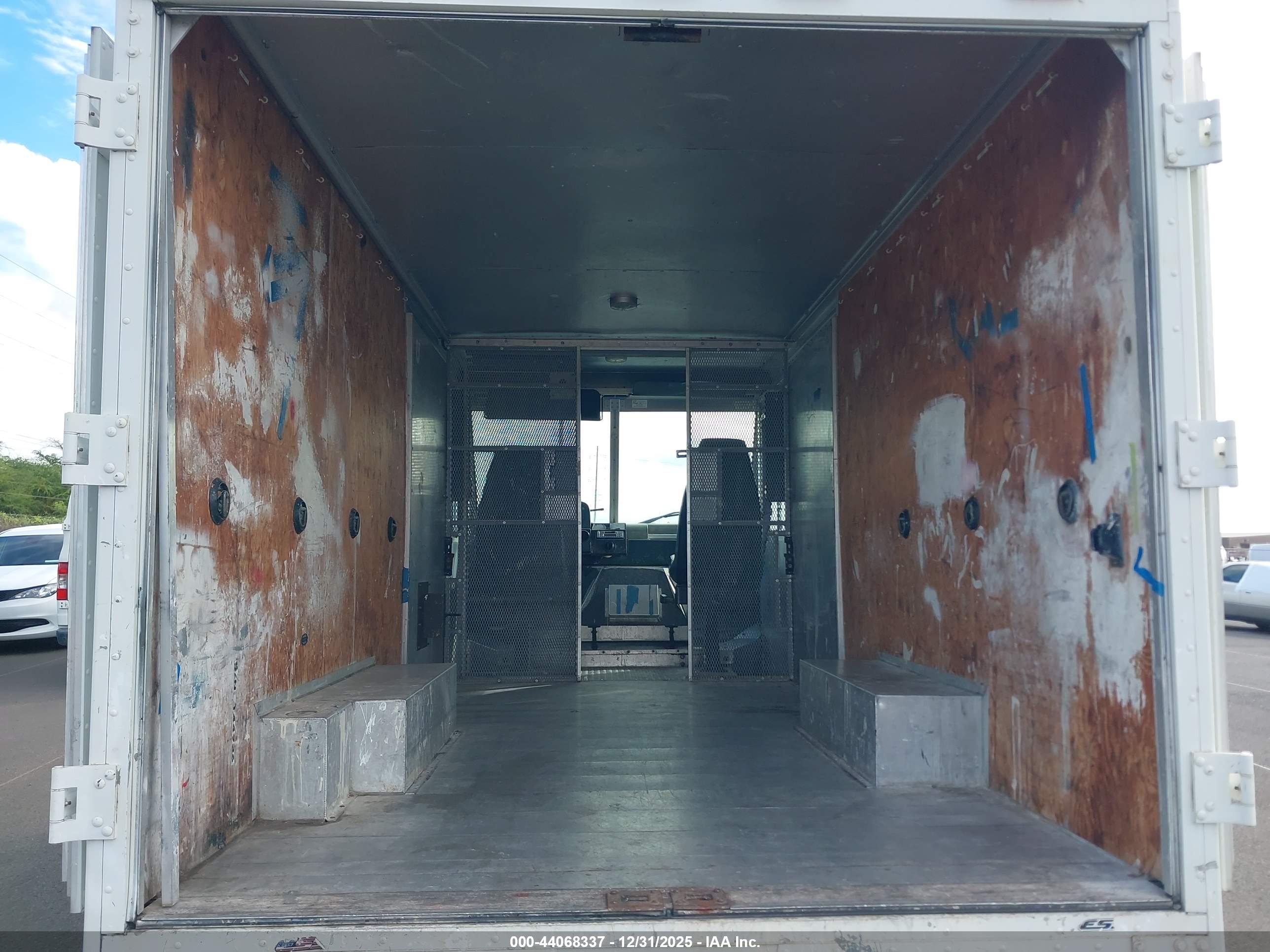 FORD E-350 image 8
