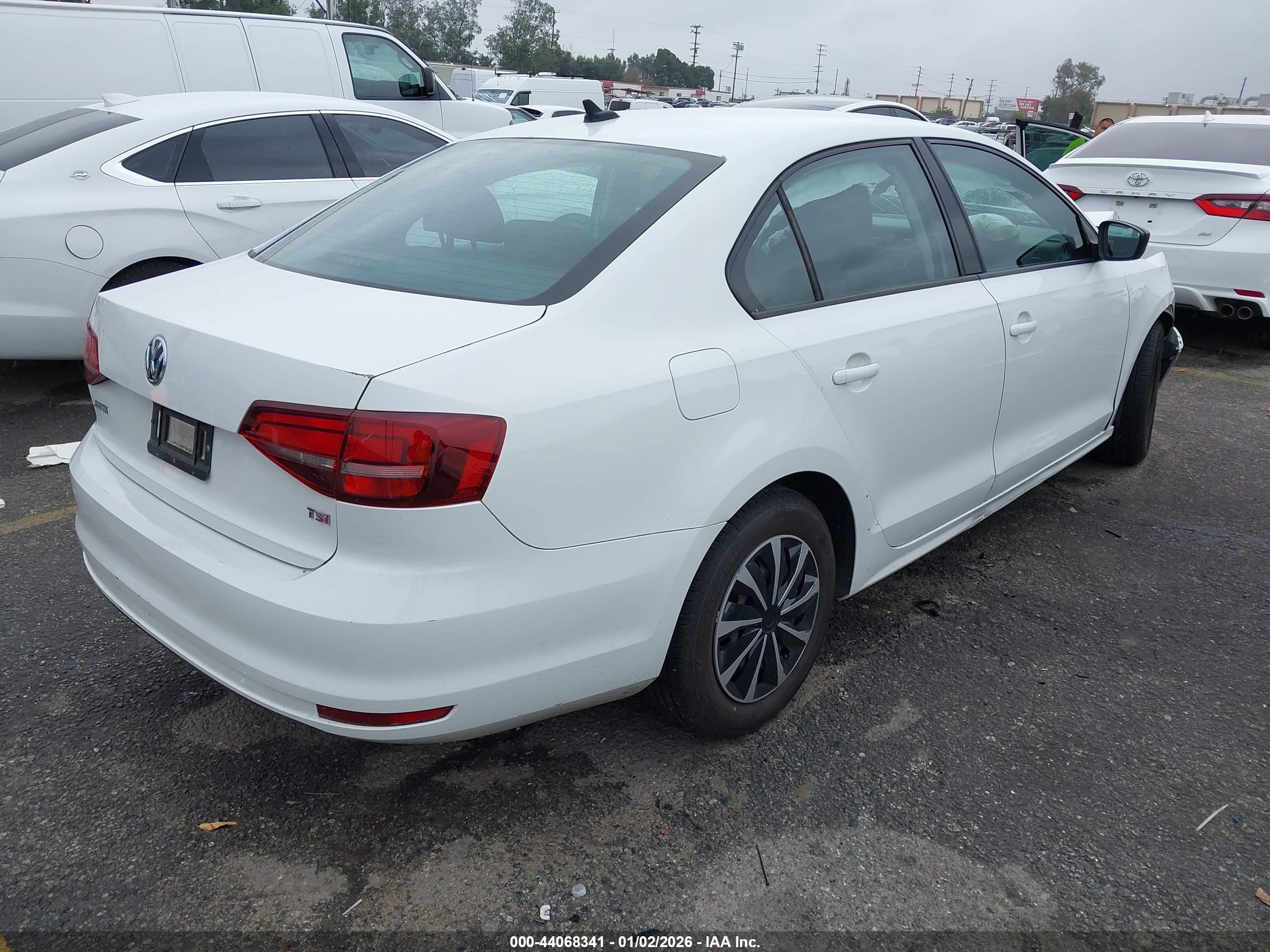 VOLKSWAGEN JETTA image 4