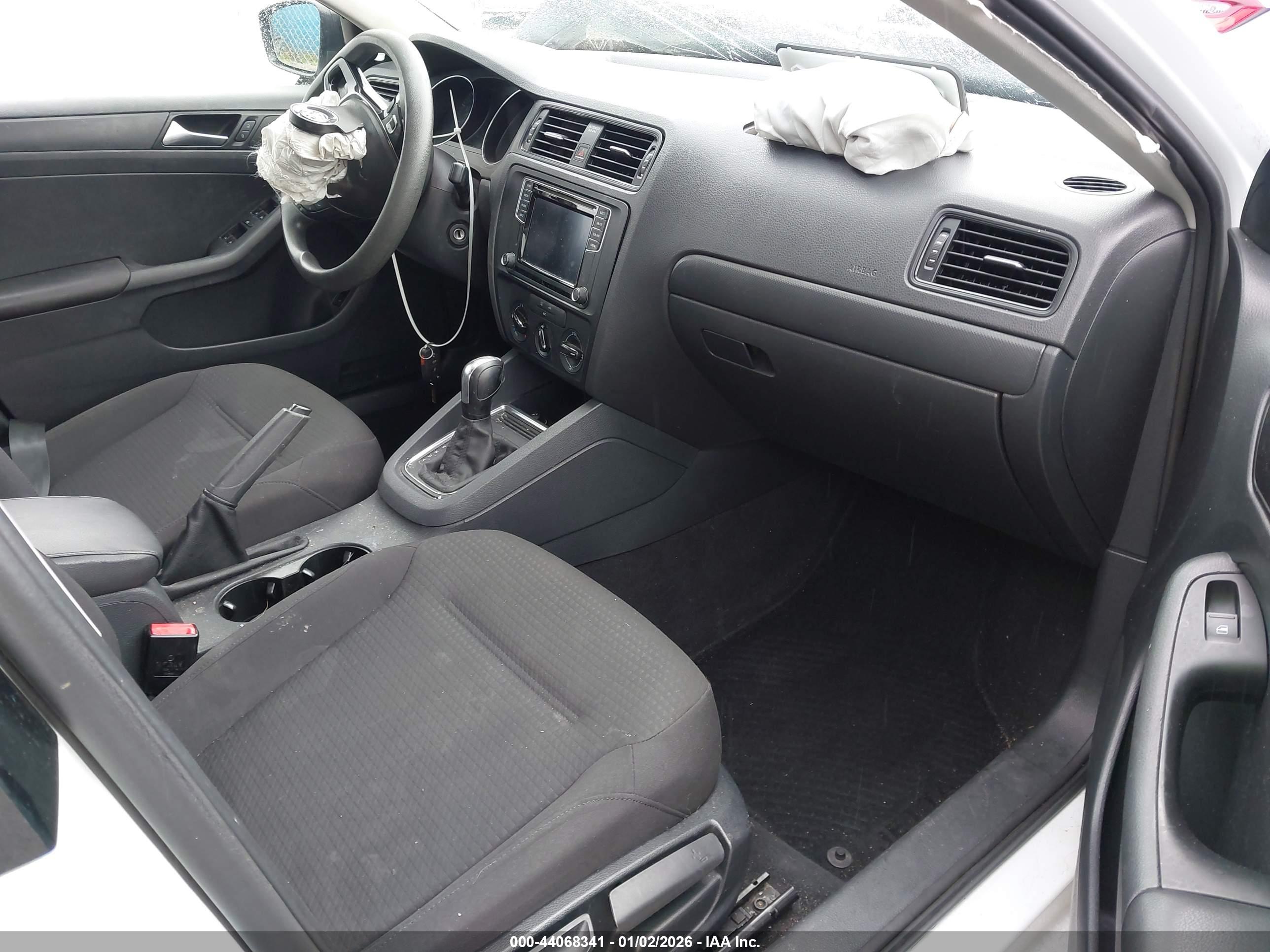 VOLKSWAGEN JETTA image 5