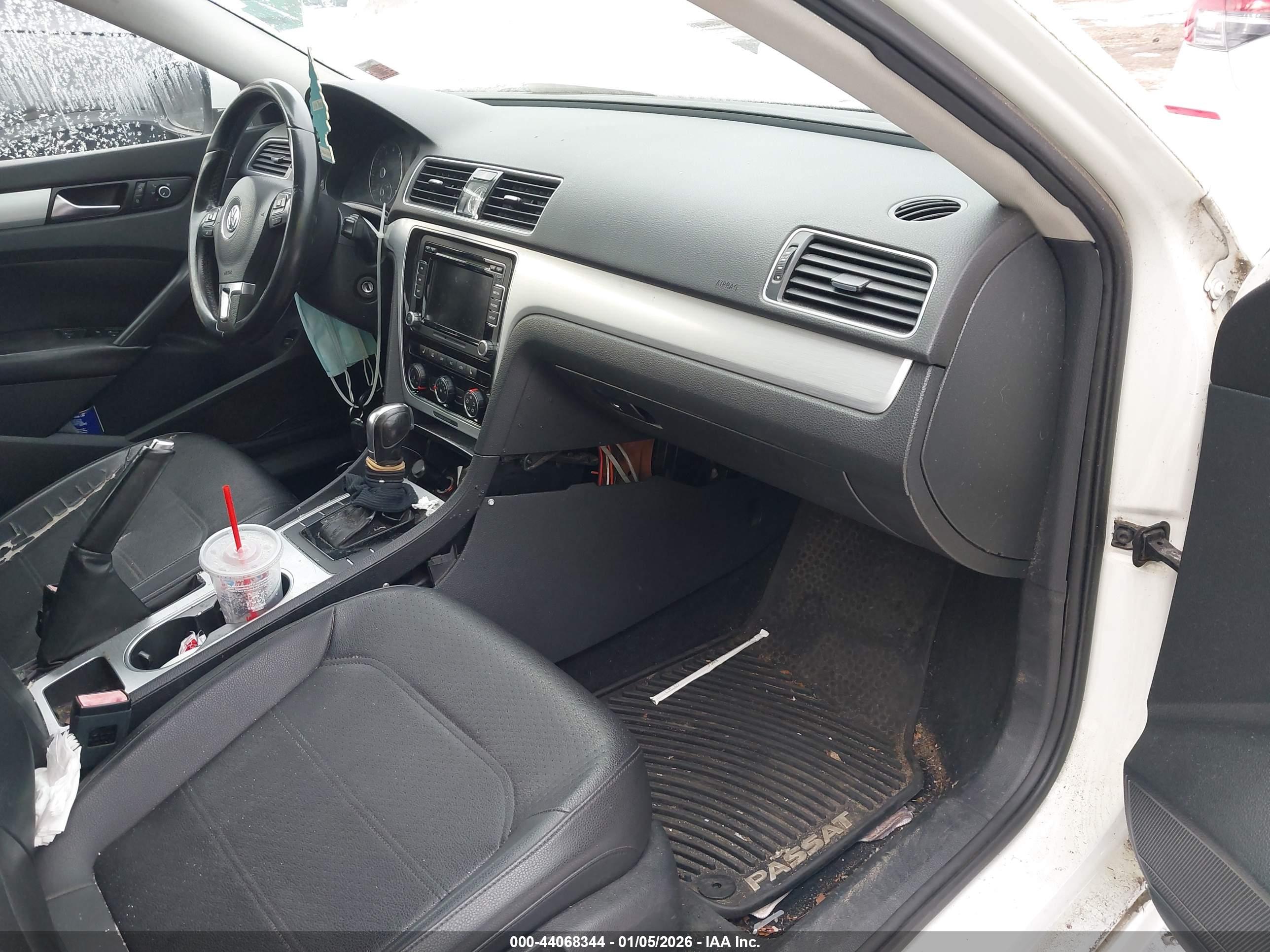 VOLKSWAGEN PASSAT image 5