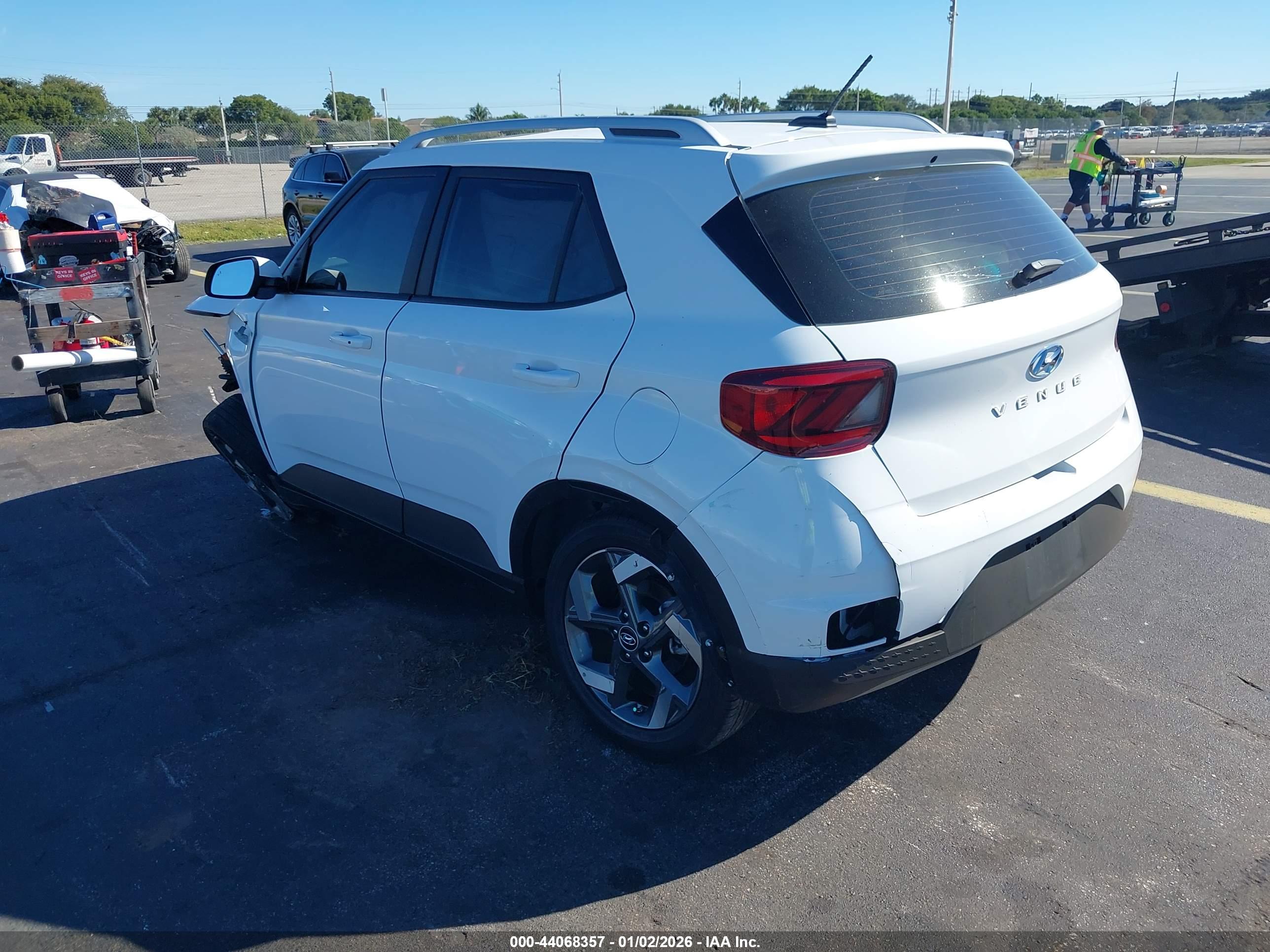 HYUNDAI VENUE image 3