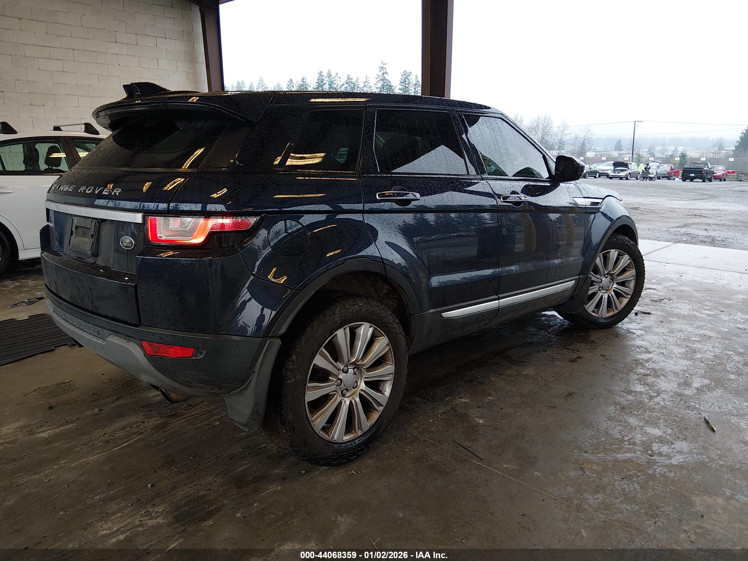 LAND ROVER image 4