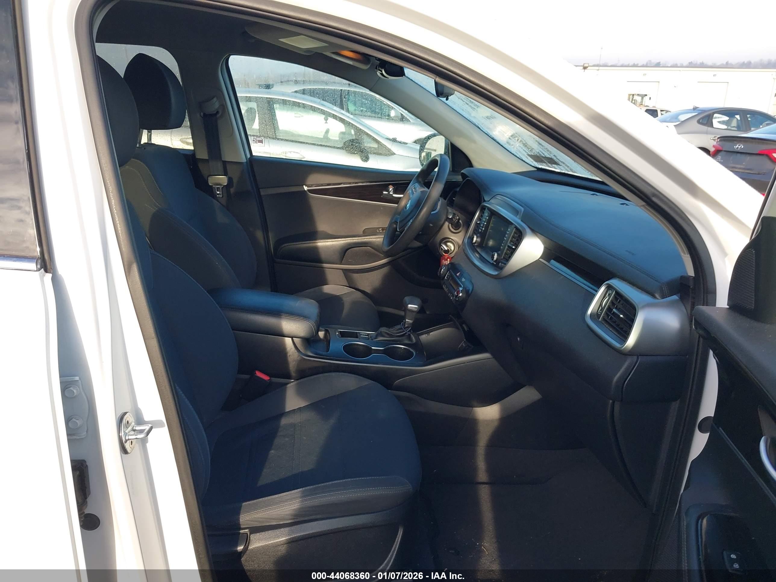 KIA SORENTO image 5