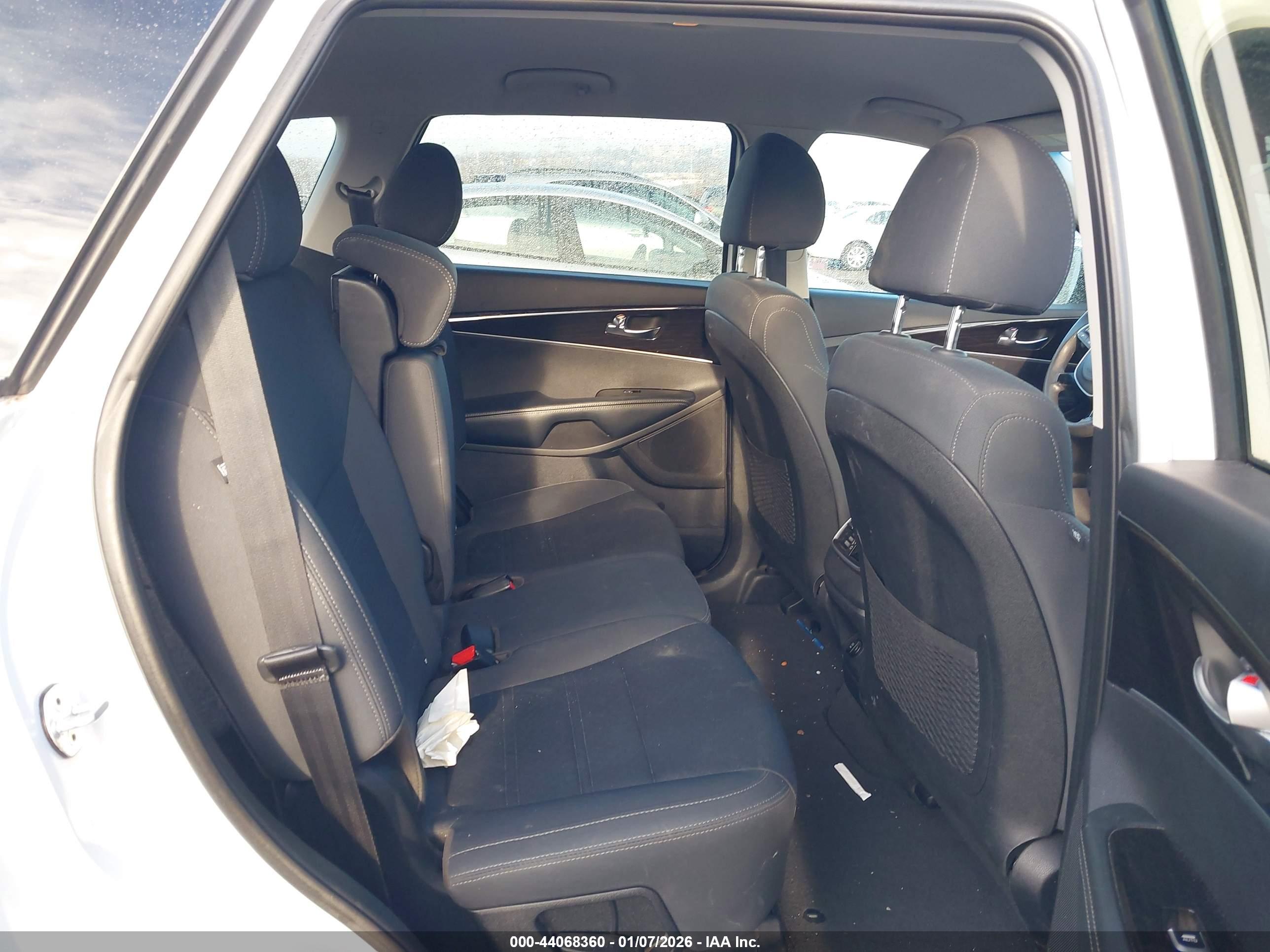 KIA SORENTO image 8