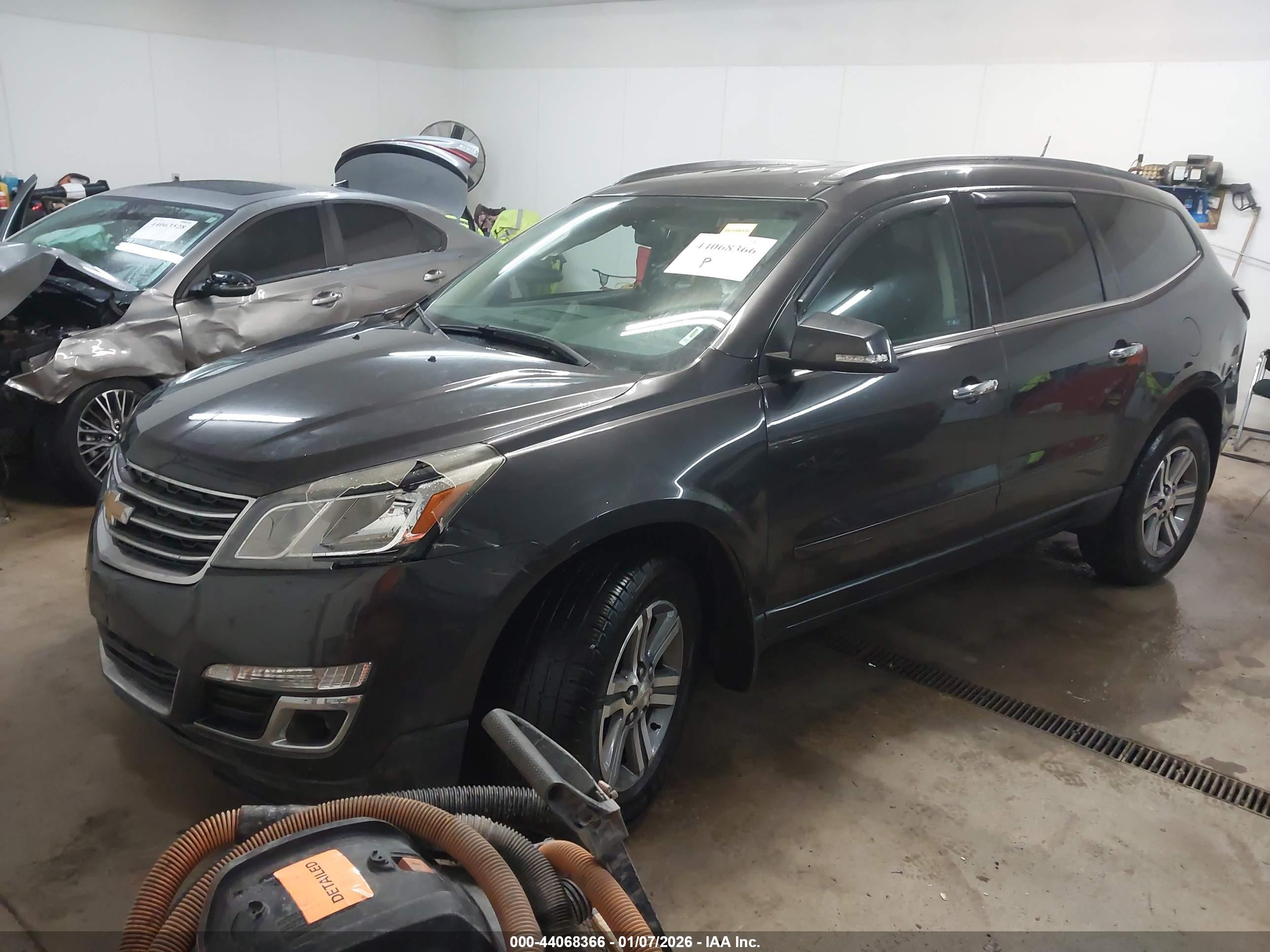 CHEVROLET TRAVERSE image 2