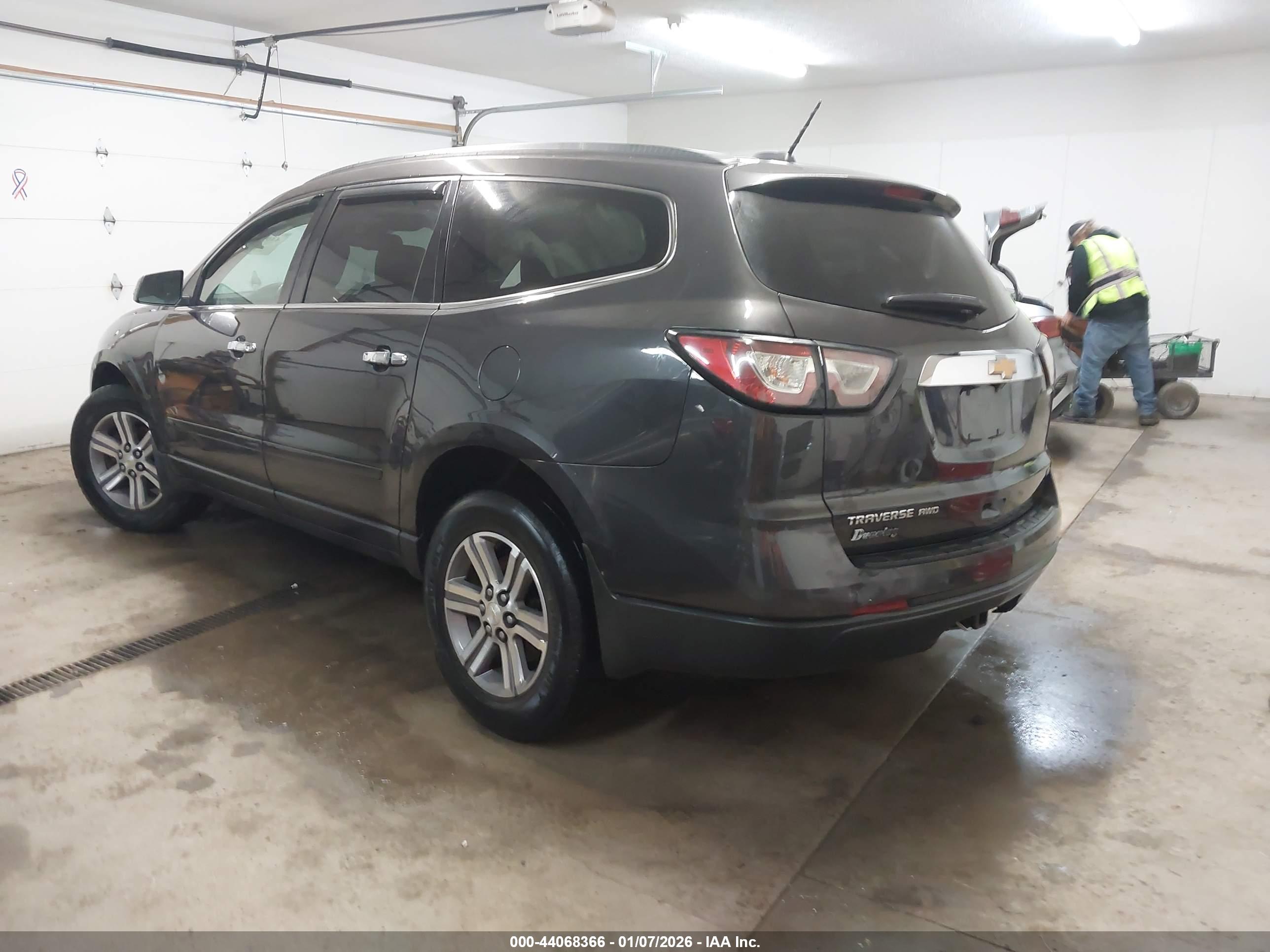 CHEVROLET TRAVERSE image 3