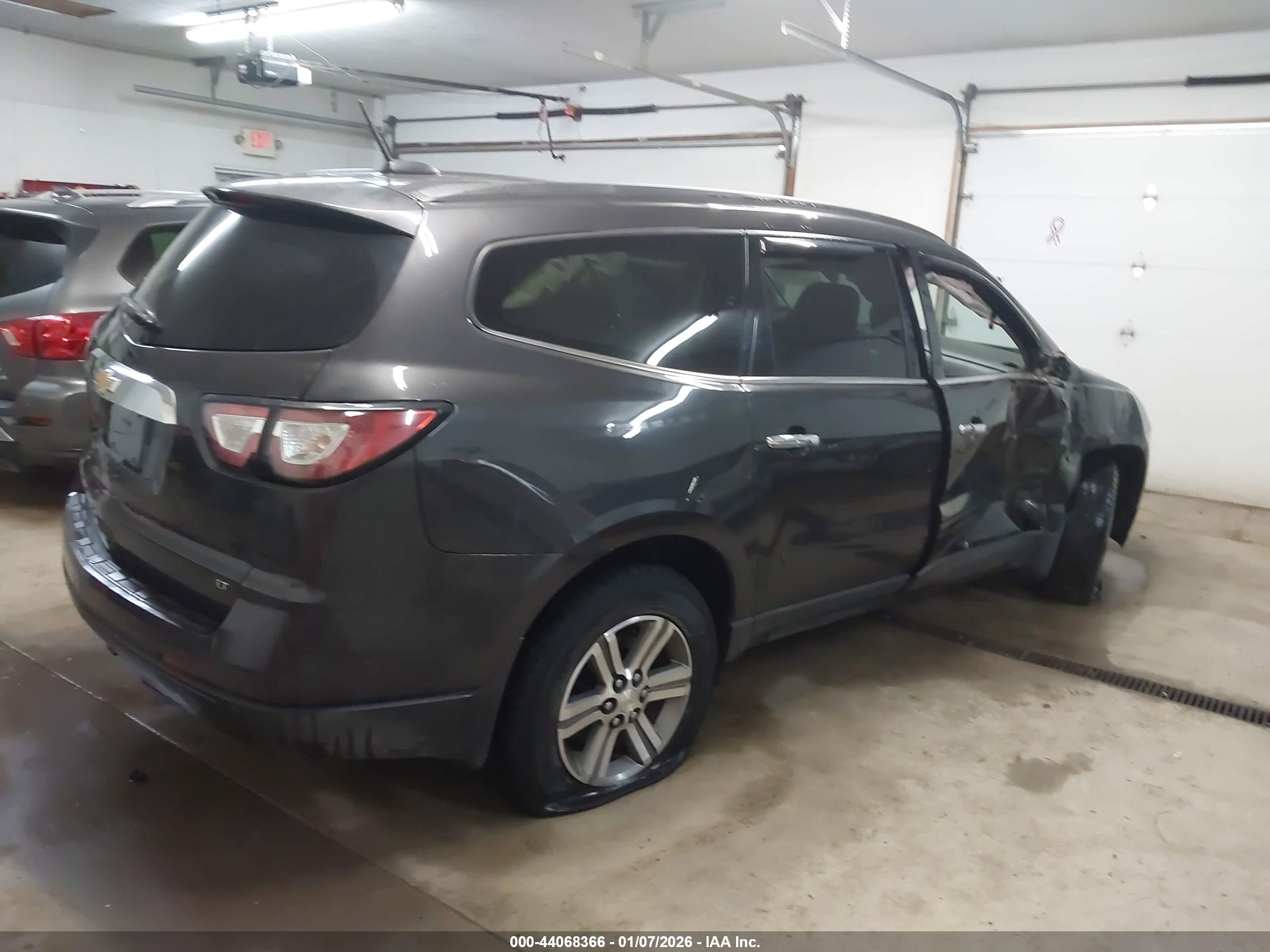 CHEVROLET TRAVERSE image 4