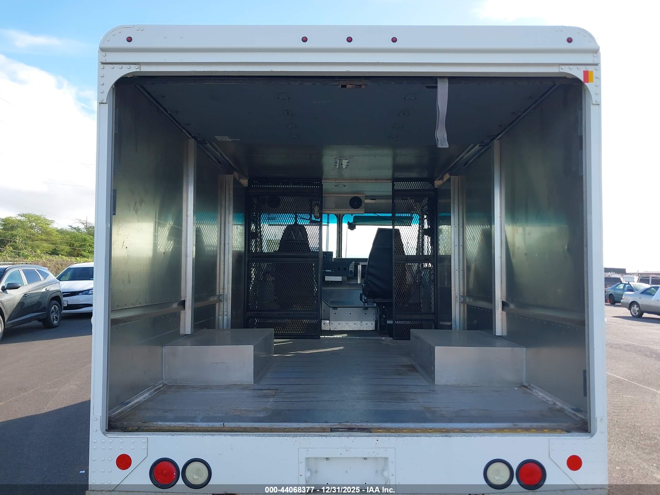 FORD E-350 image 8