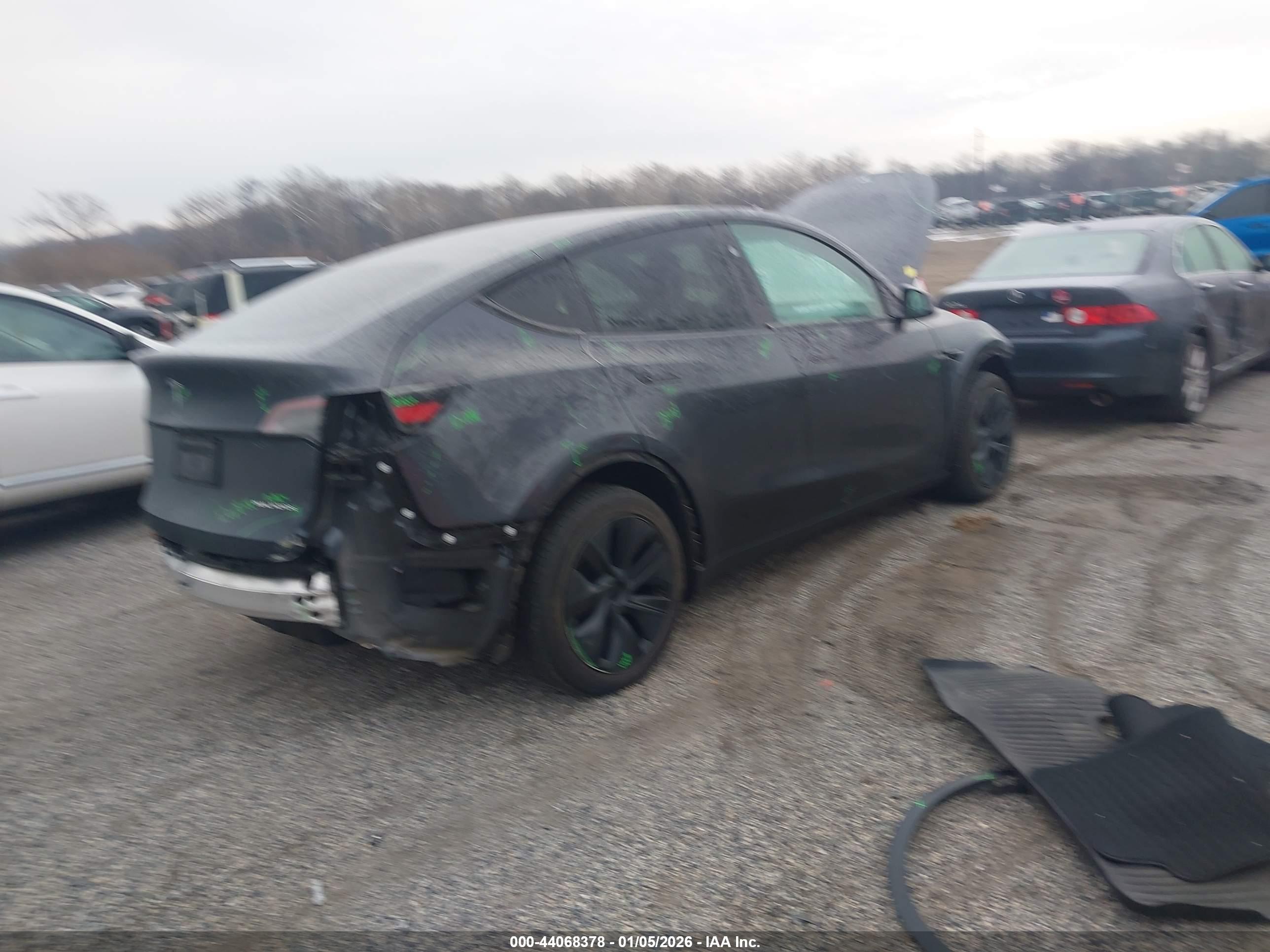 TESLA MODEL image 4