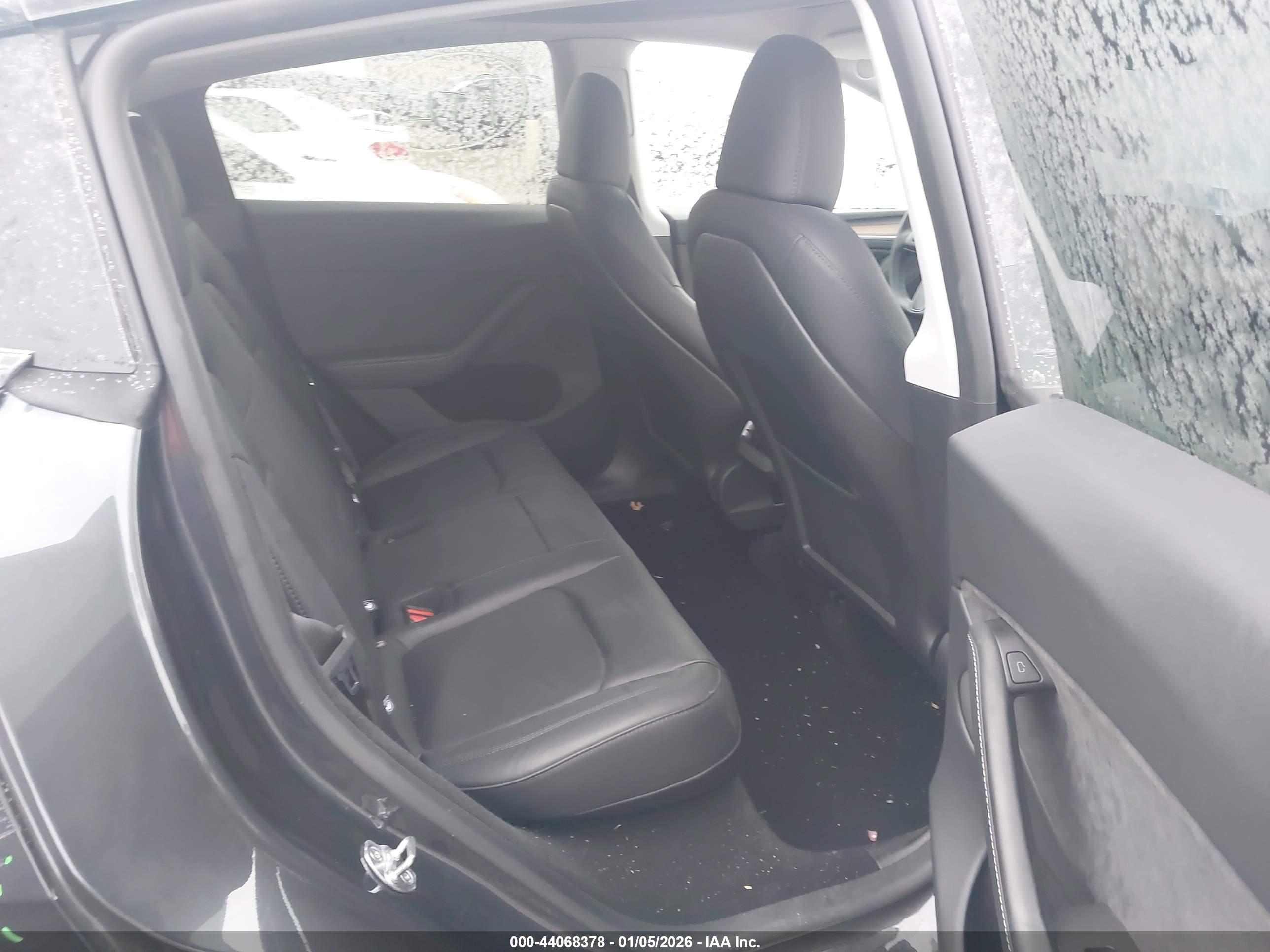 TESLA MODEL image 8