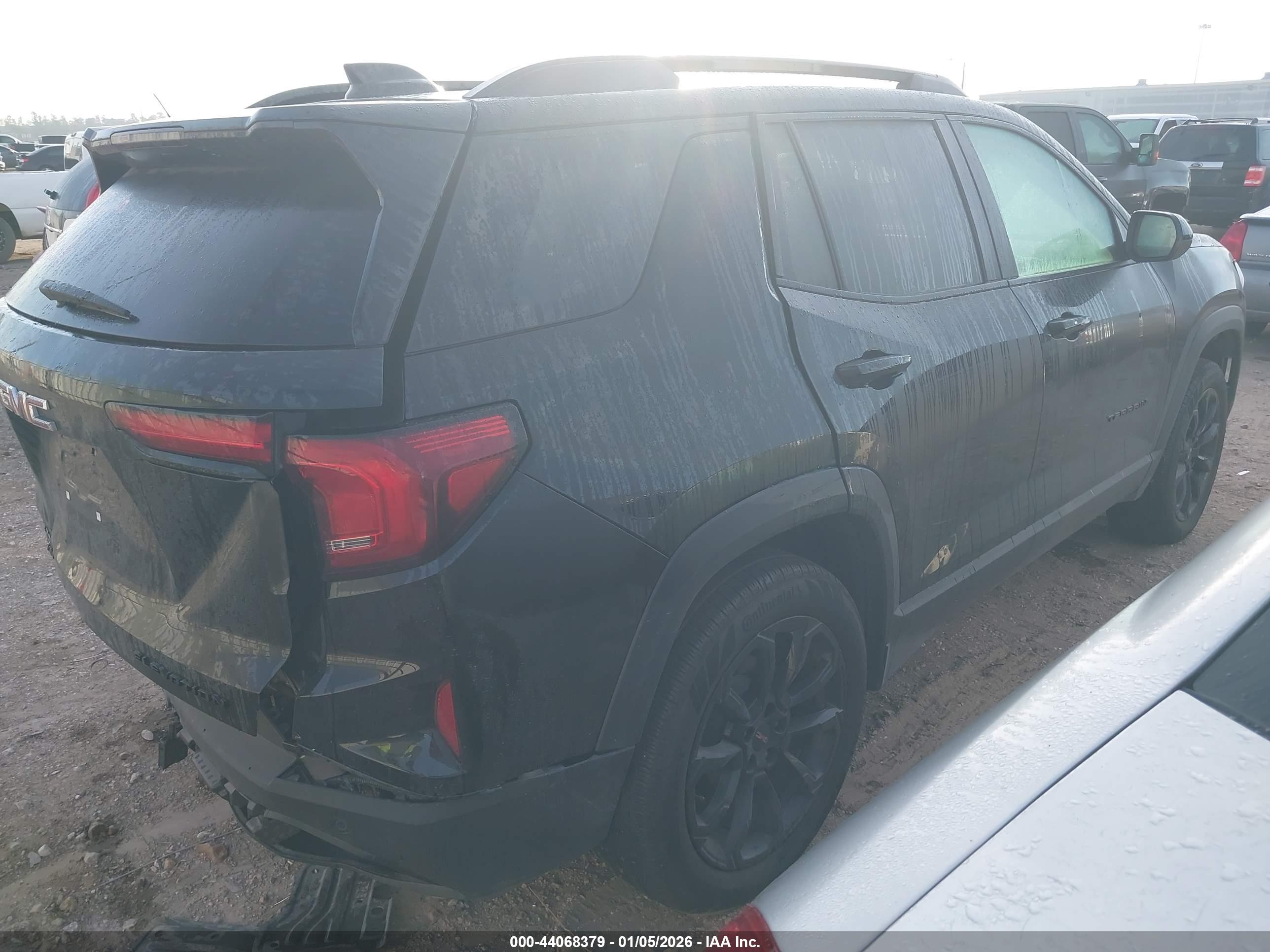 GMC TERRAIN image 4