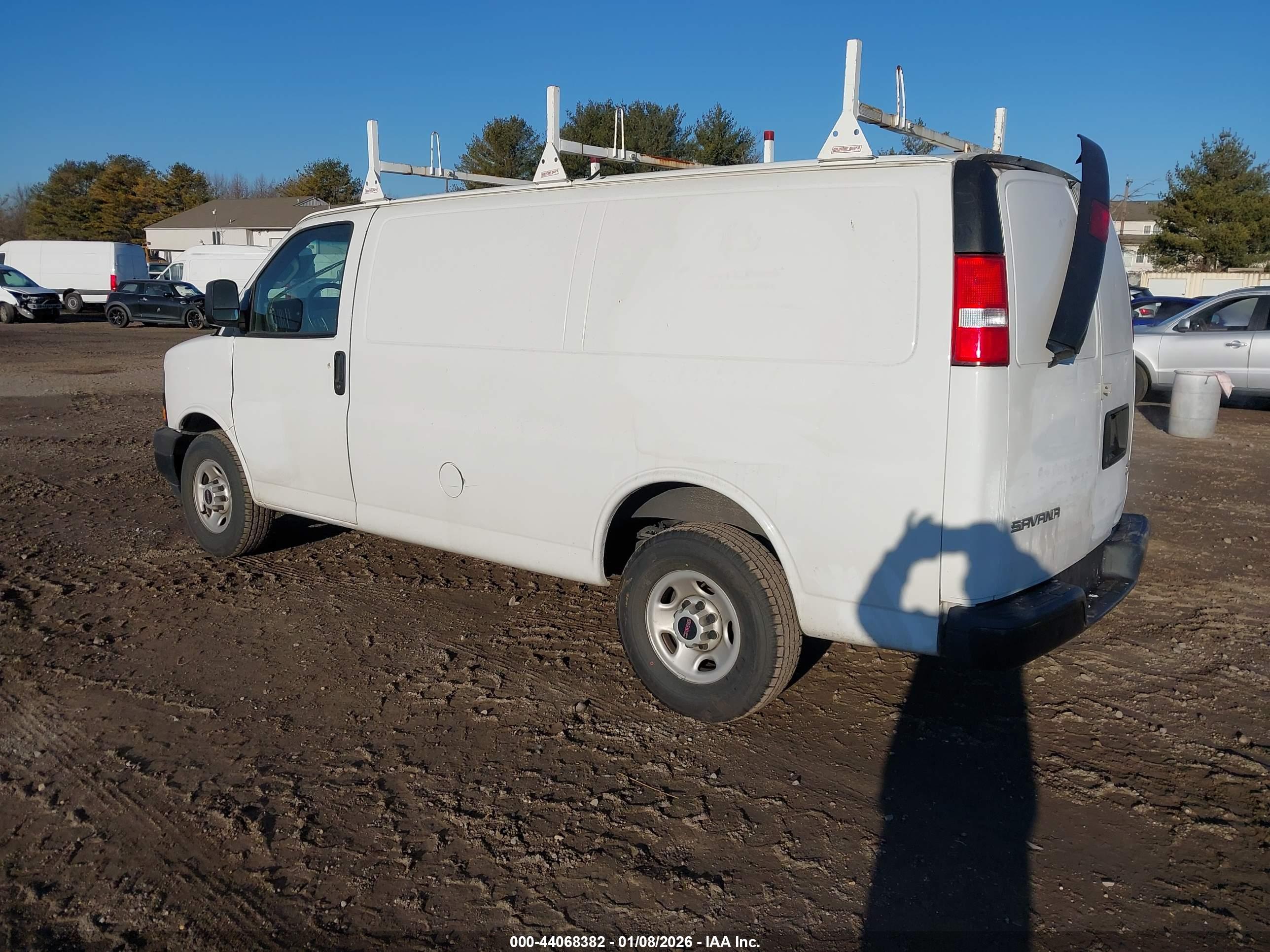 GMC SAVANA image 3
