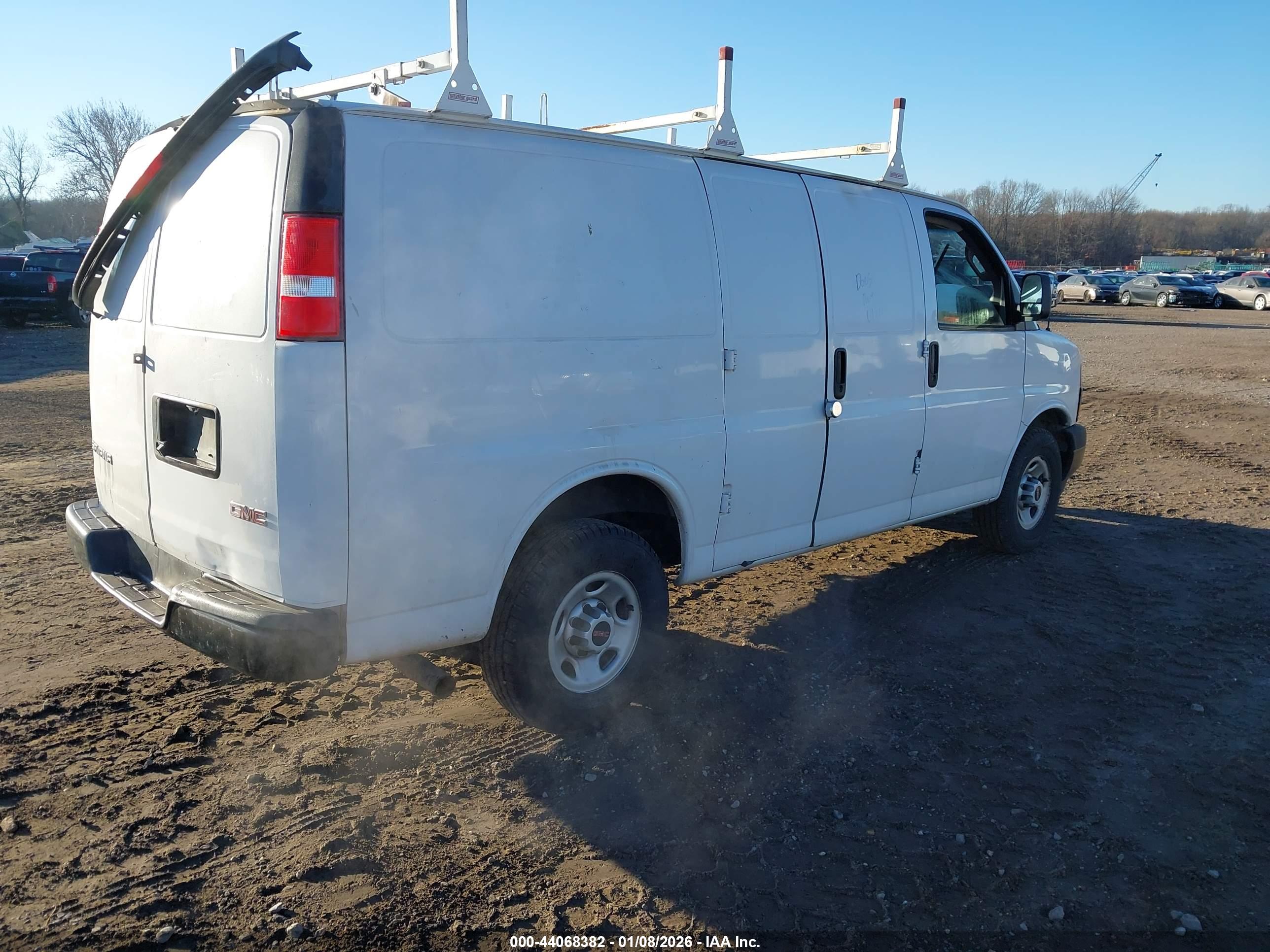 GMC SAVANA image 4