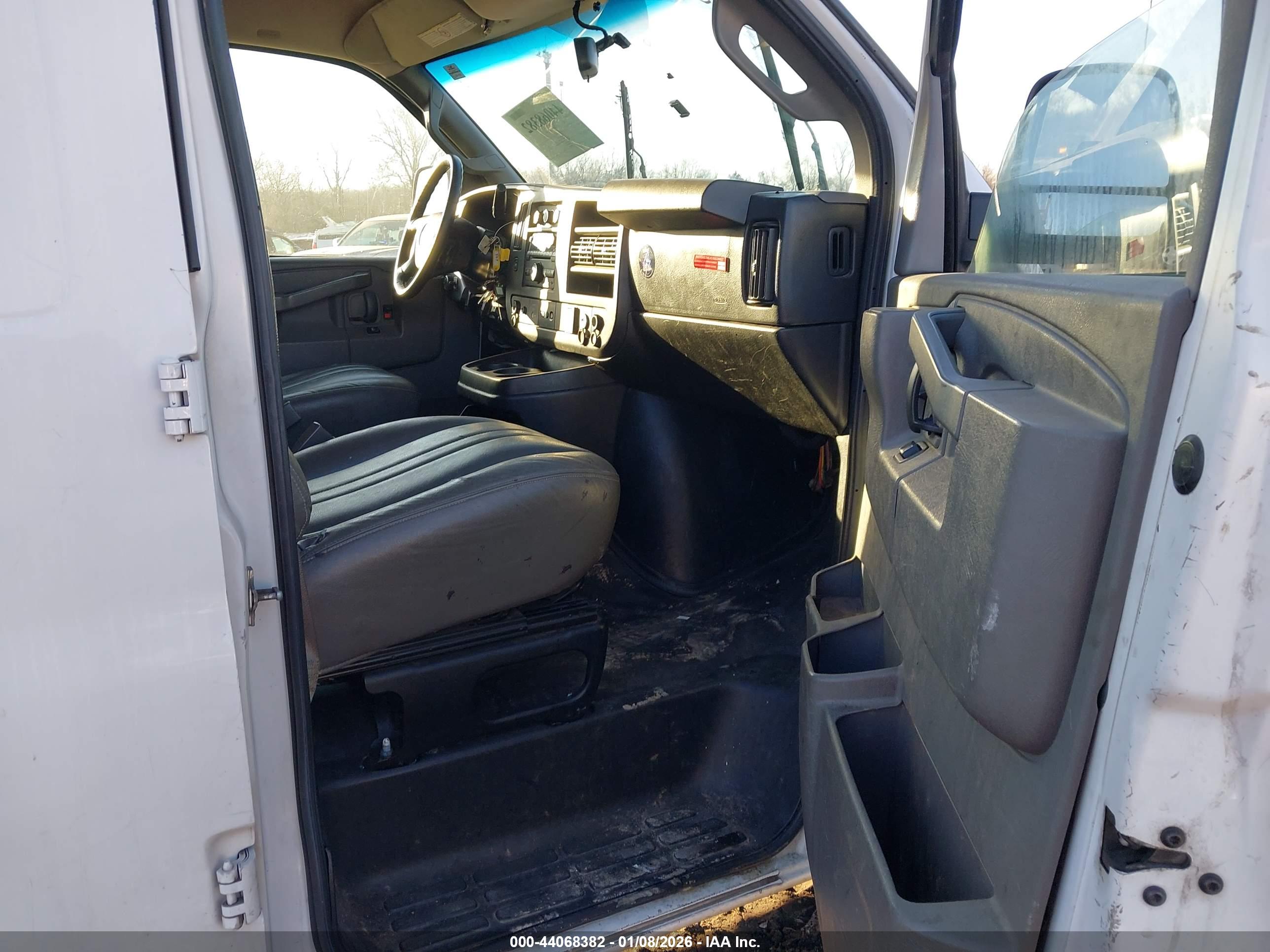 GMC SAVANA image 5