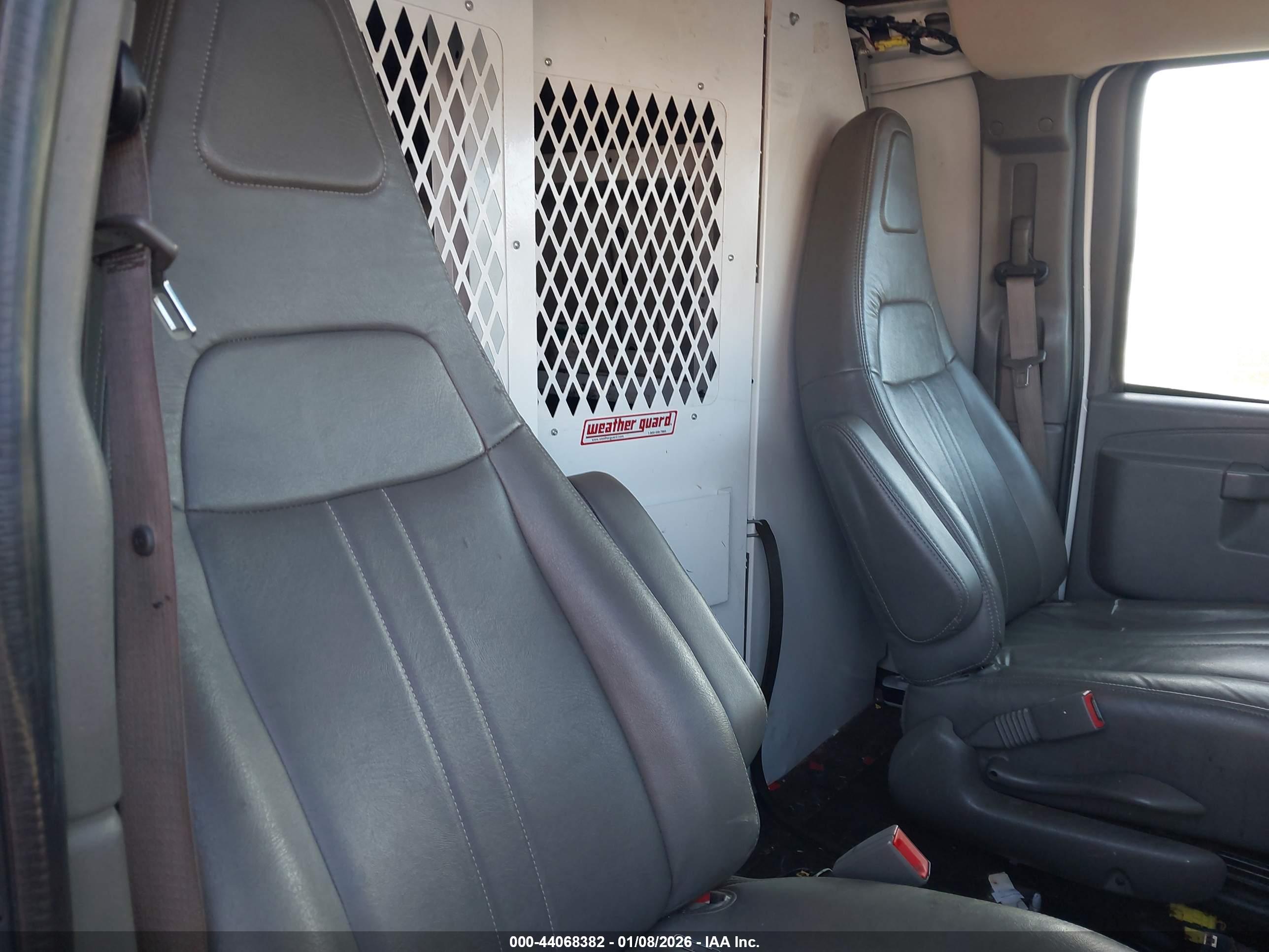 GMC SAVANA image 8