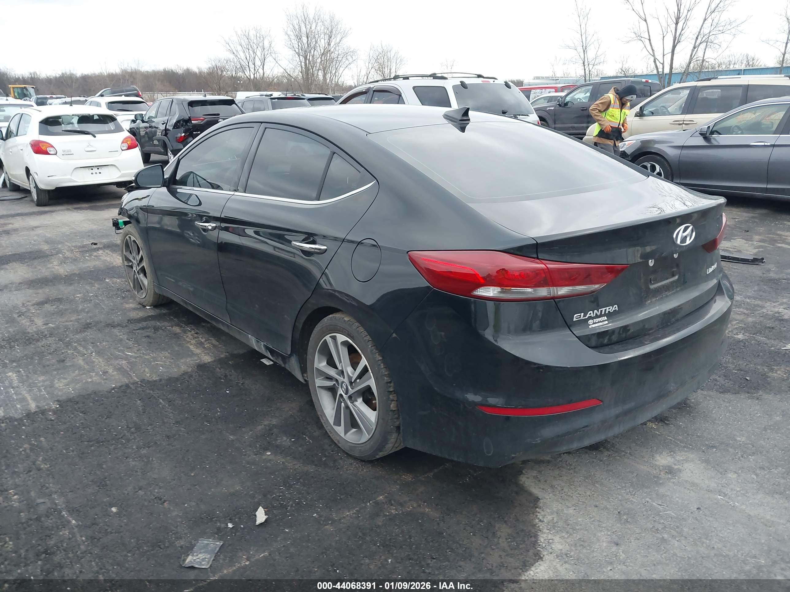 HYUNDAI ELANTRA image 3