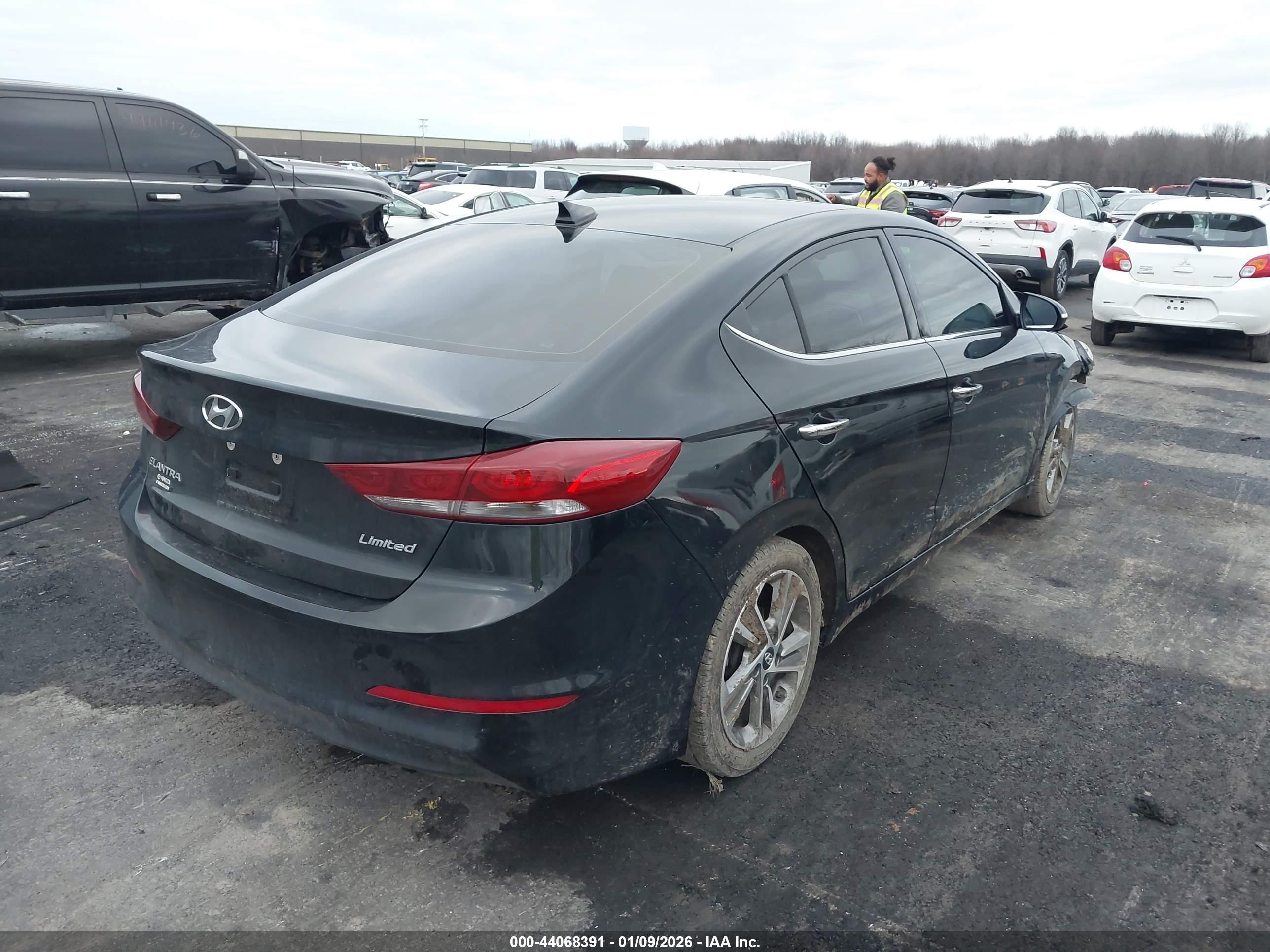 HYUNDAI ELANTRA image 4