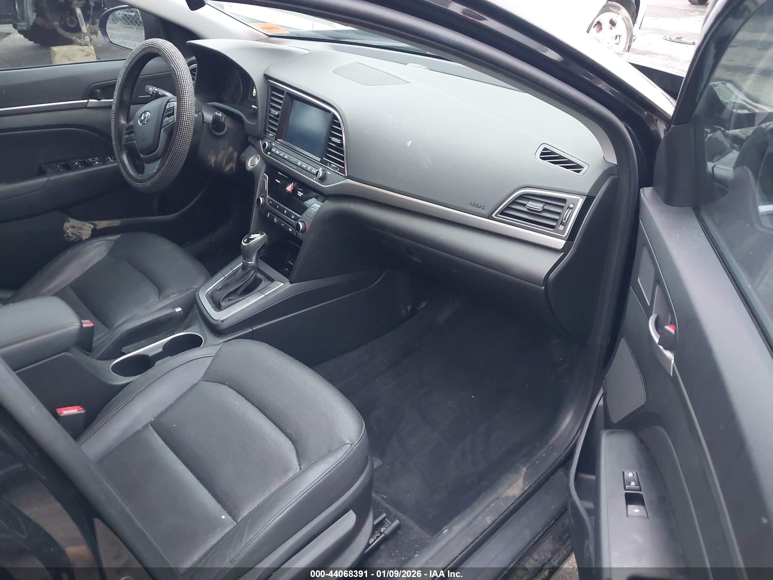HYUNDAI ELANTRA image 5