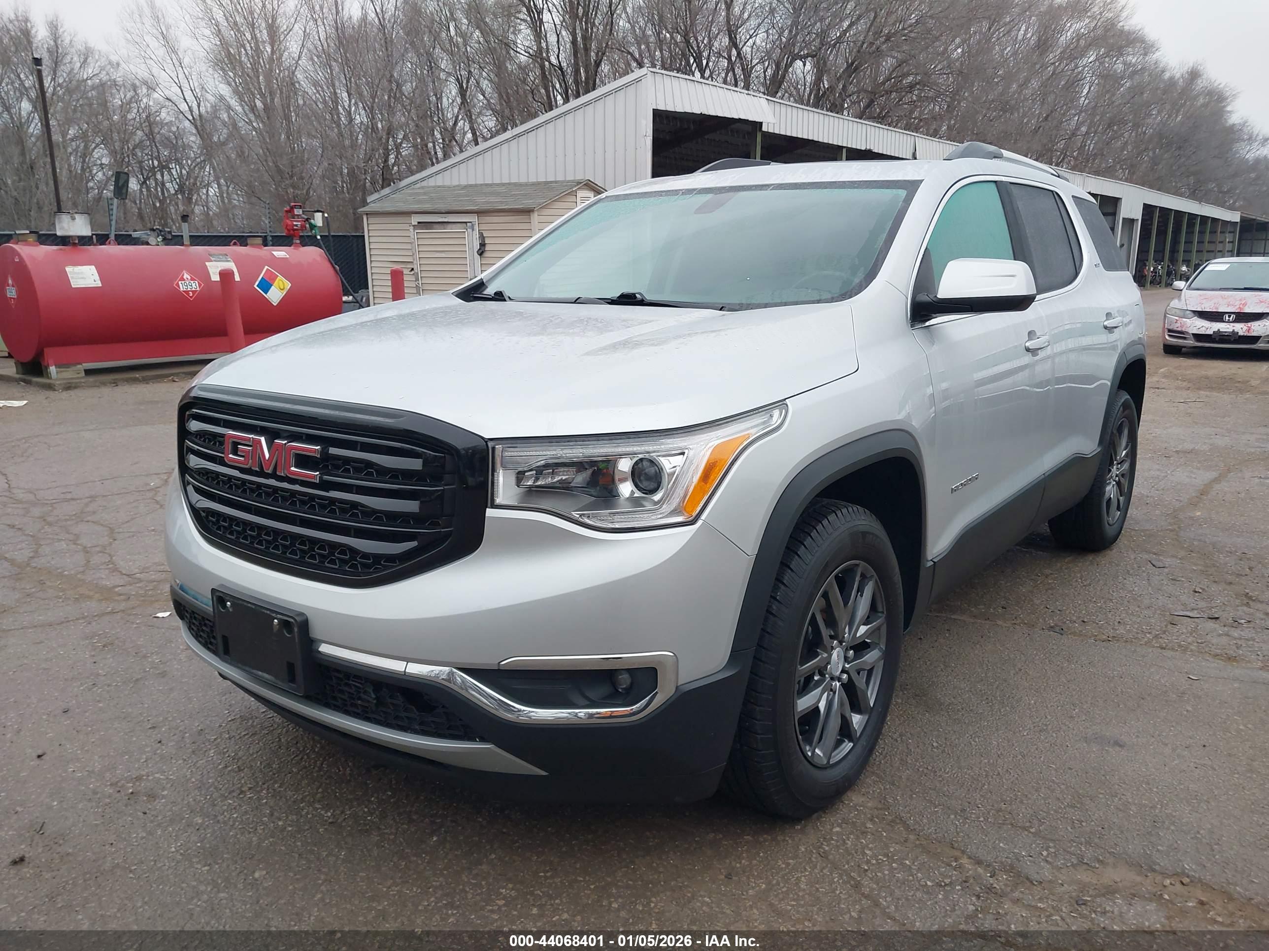 GMC ACADIA image 2