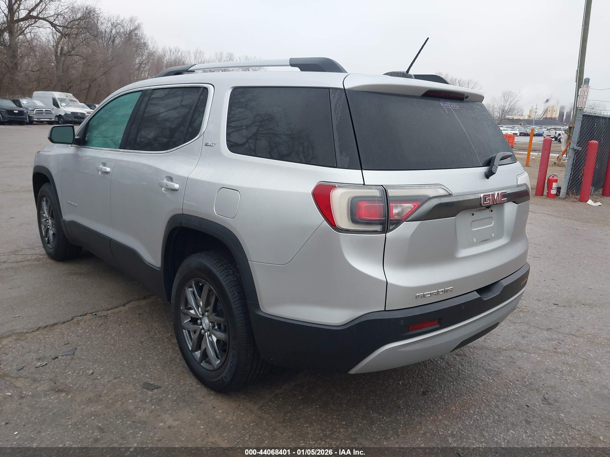 GMC ACADIA image 3