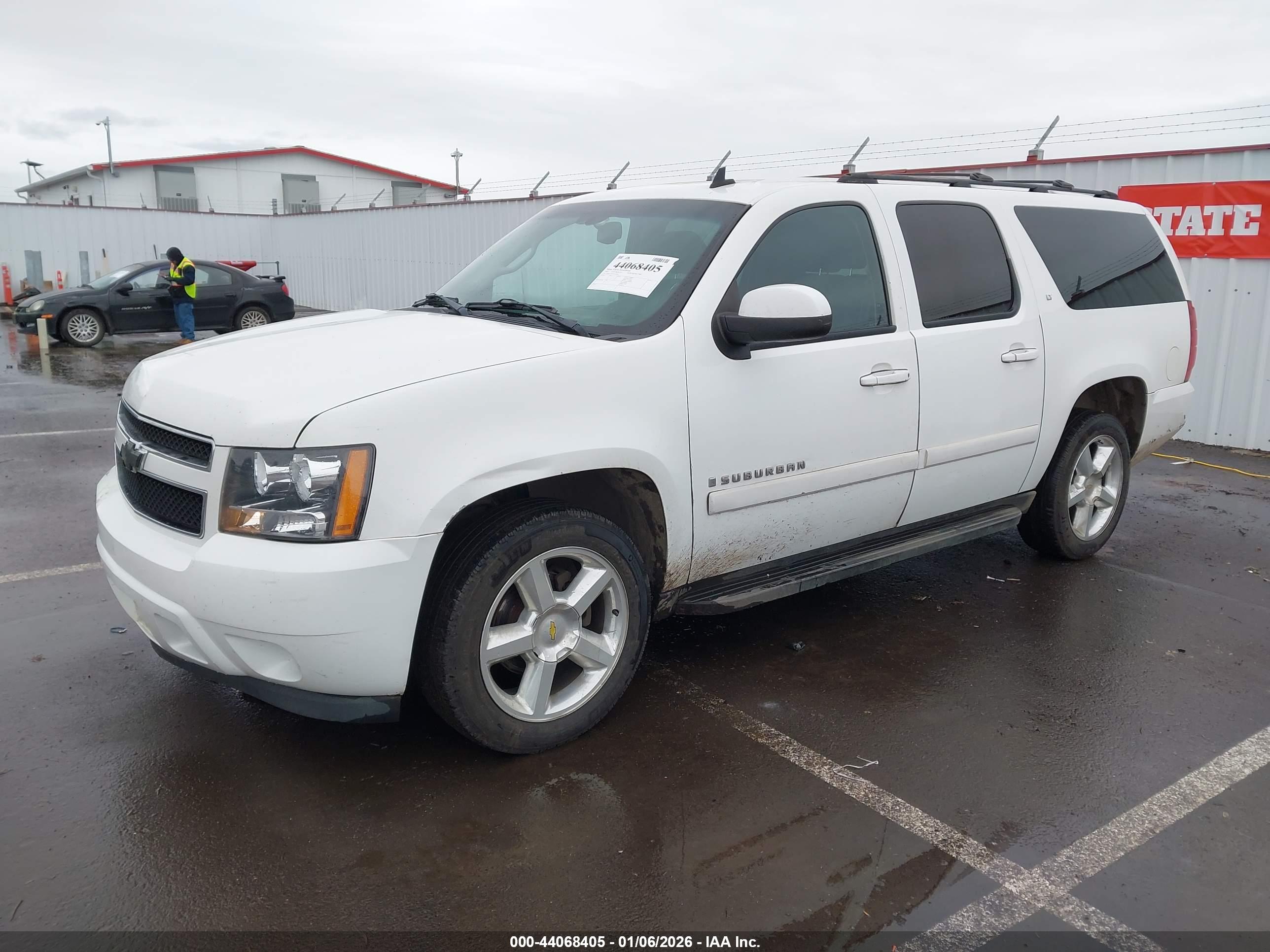 CHEVROLET SUBURBAN image 2