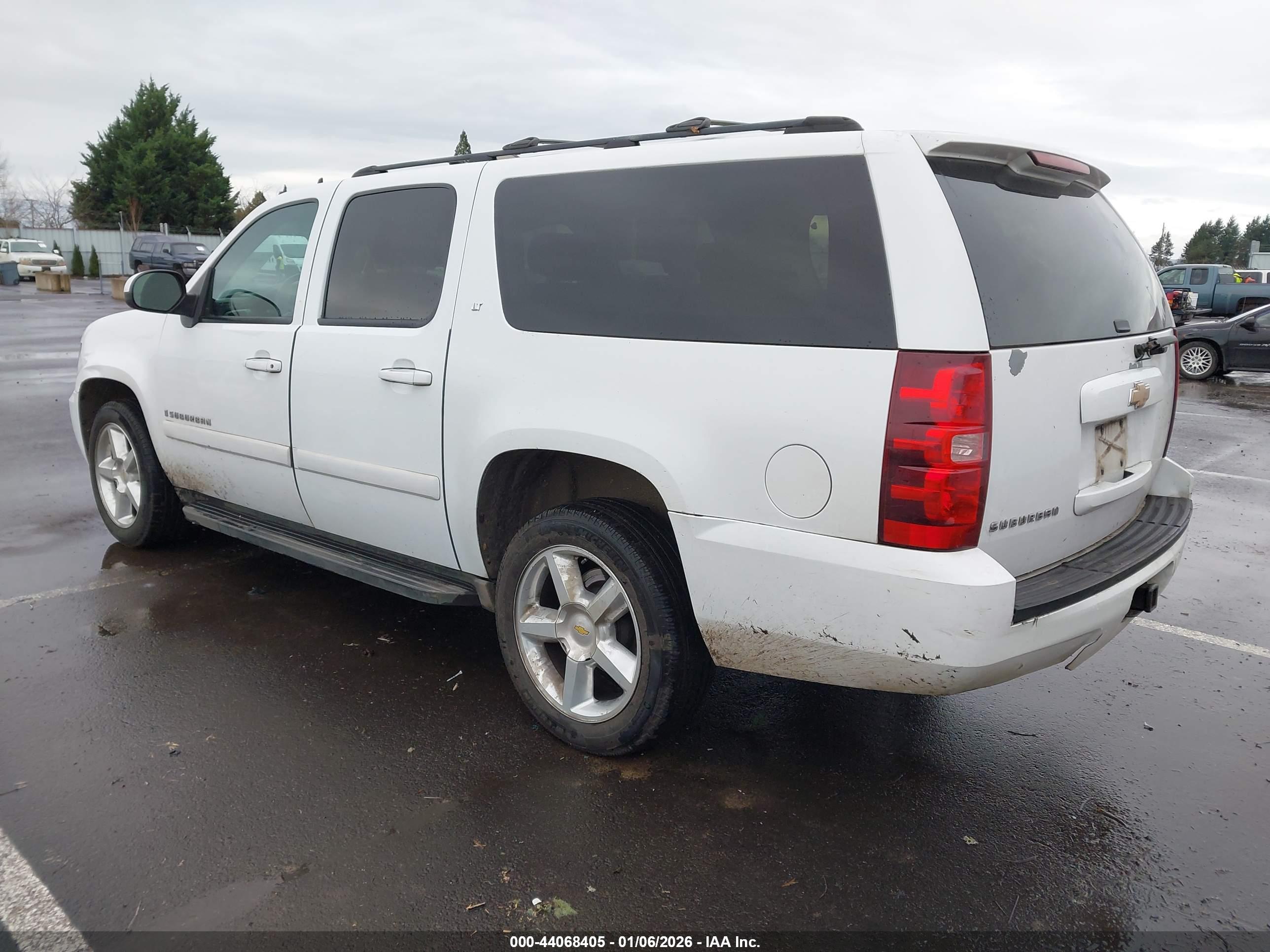 CHEVROLET SUBURBAN image 3