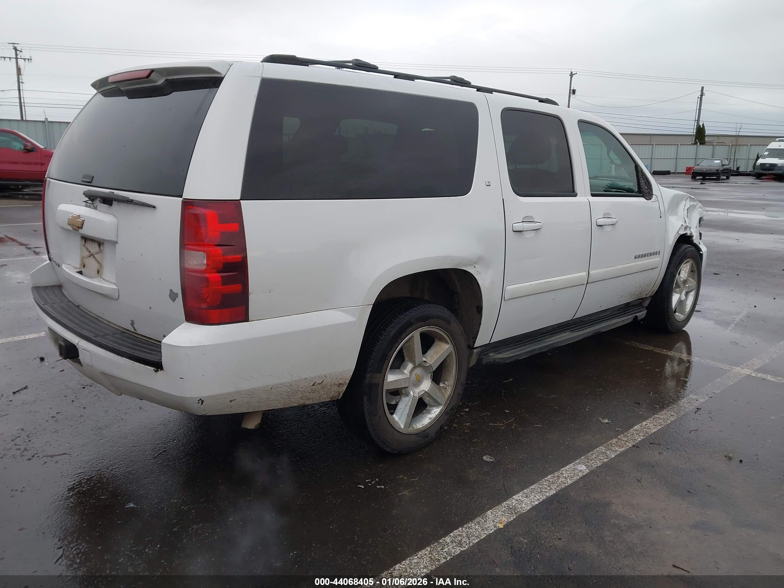CHEVROLET SUBURBAN image 4
