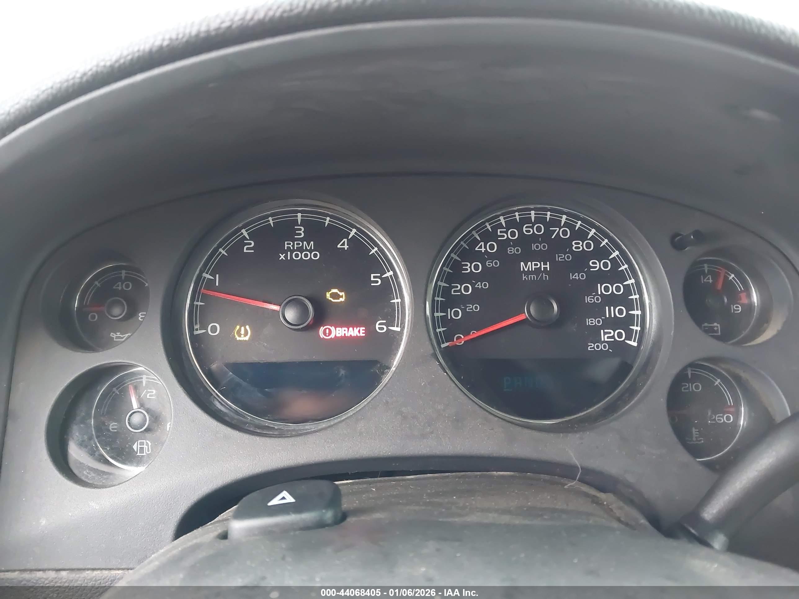 CHEVROLET SUBURBAN image 7