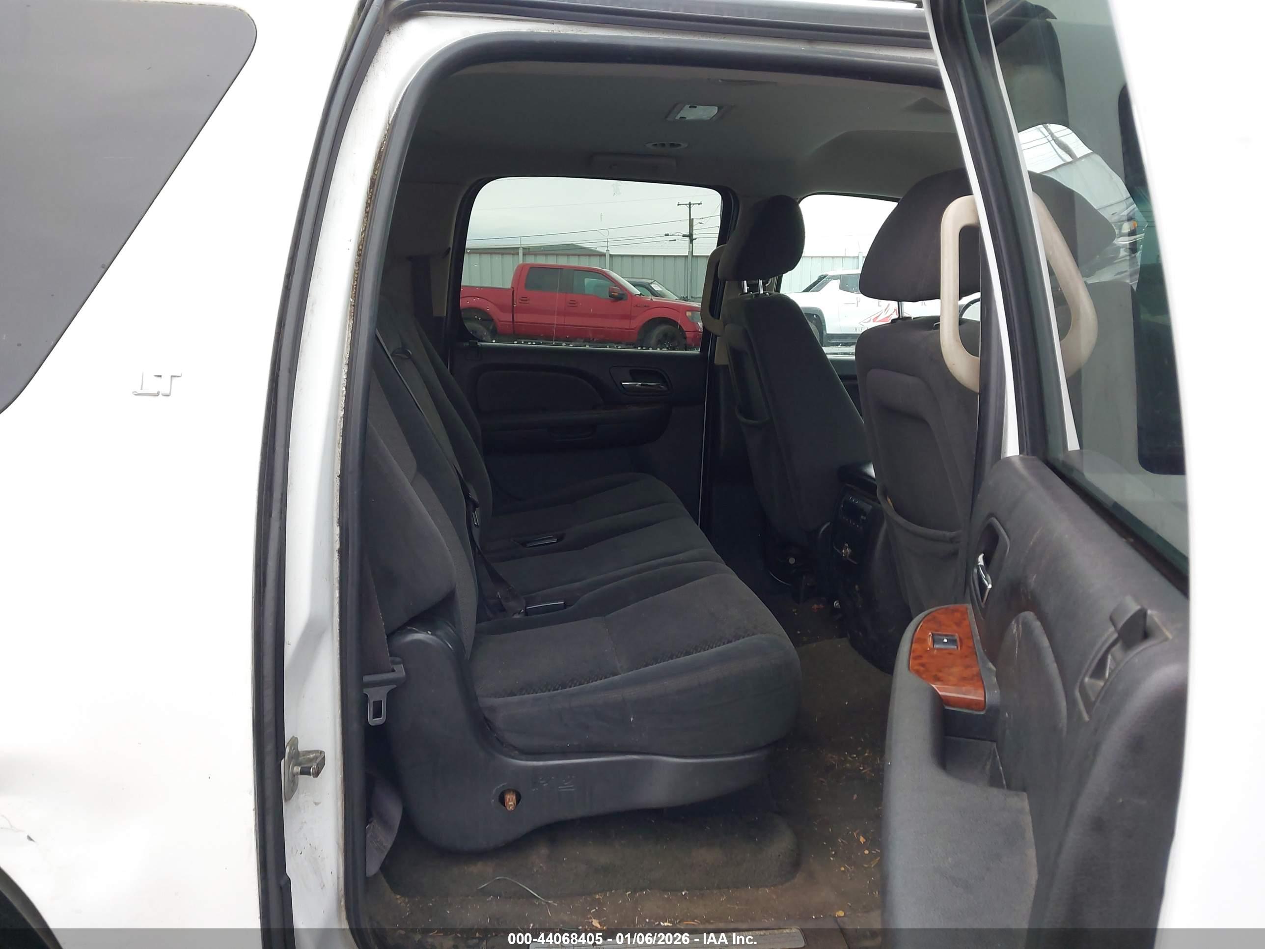 CHEVROLET SUBURBAN image 8
