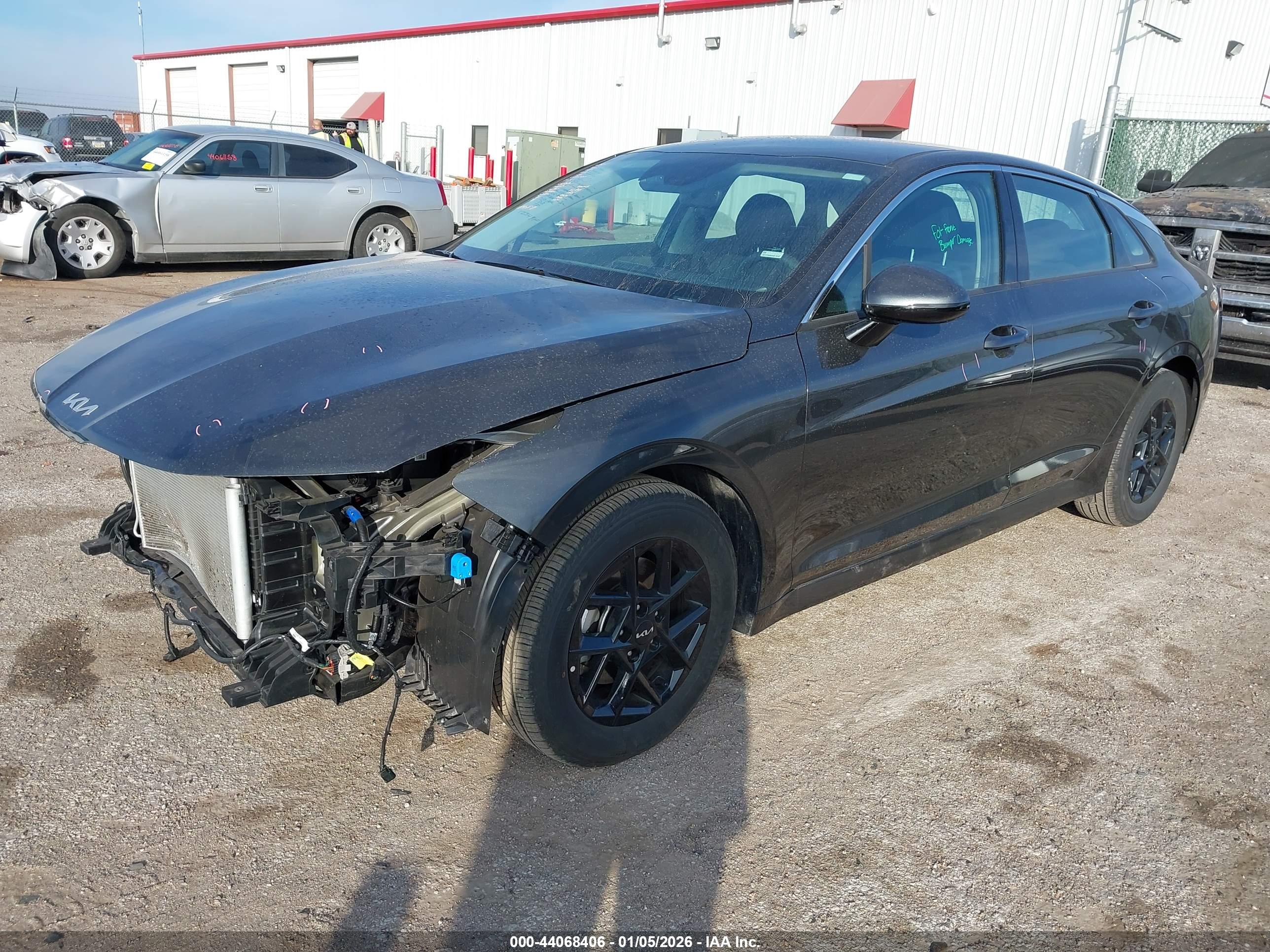 KIA K5 image 2