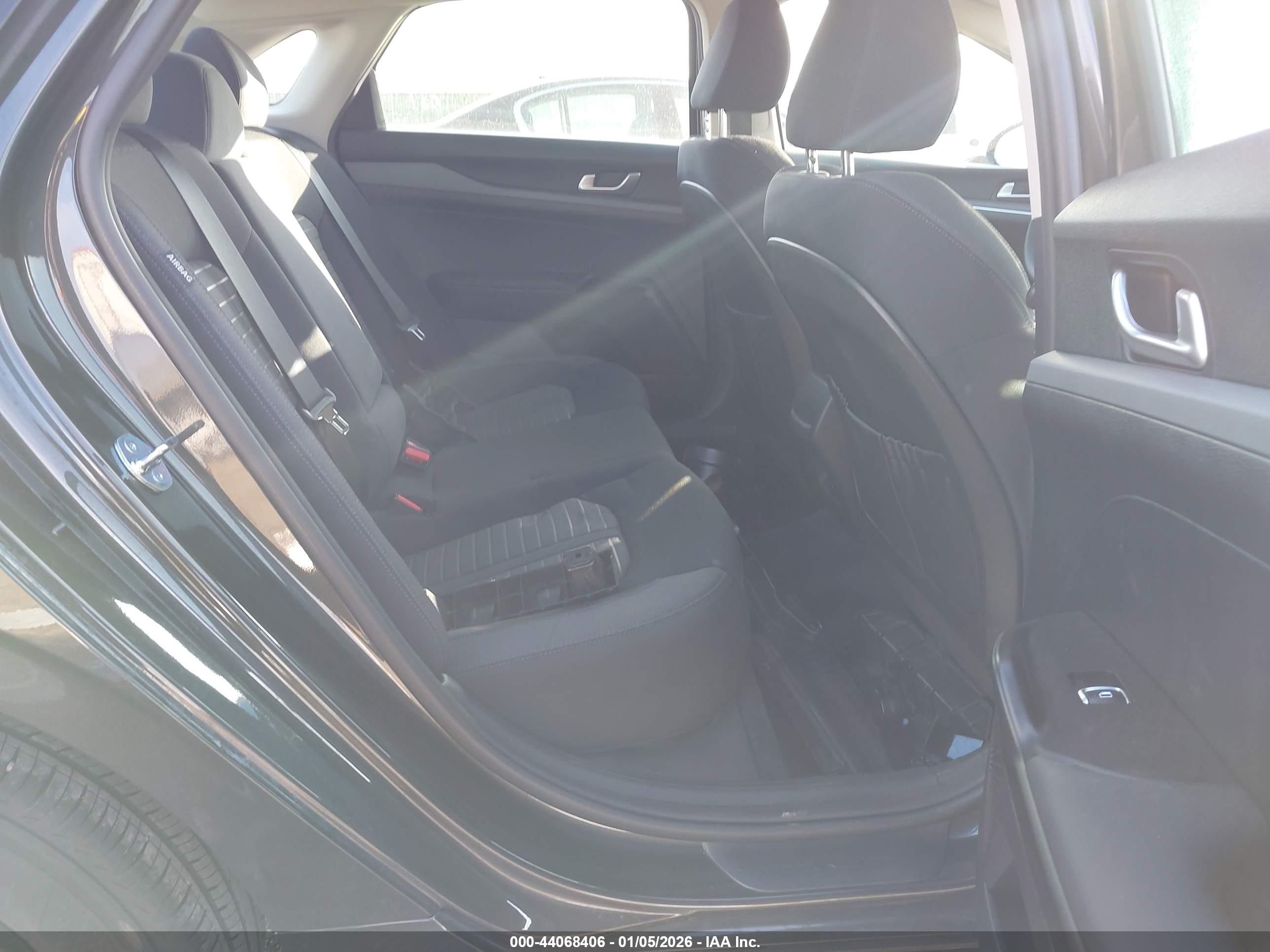 KIA K5 image 8