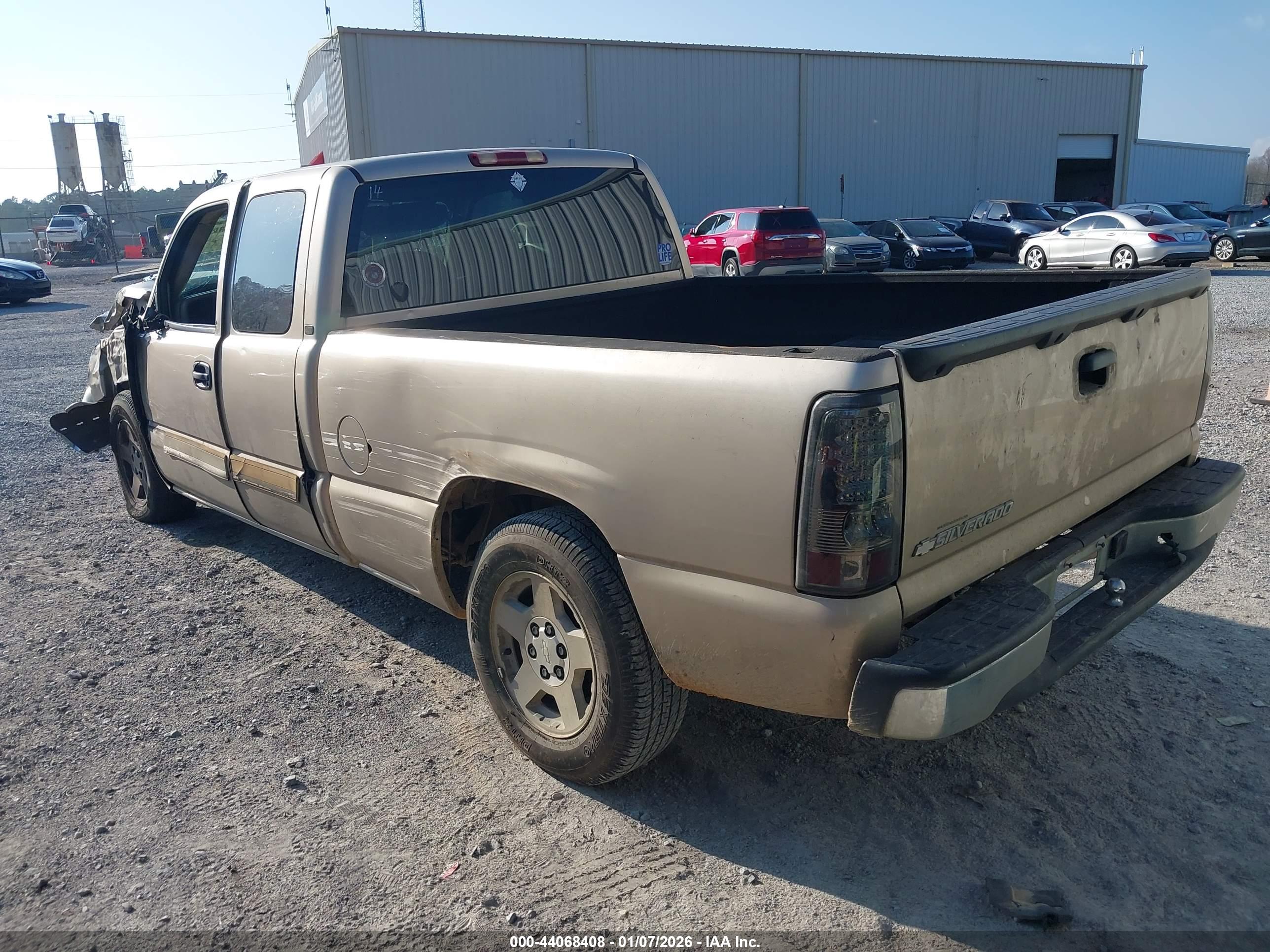 CHEVROLET SILVERADO image 3