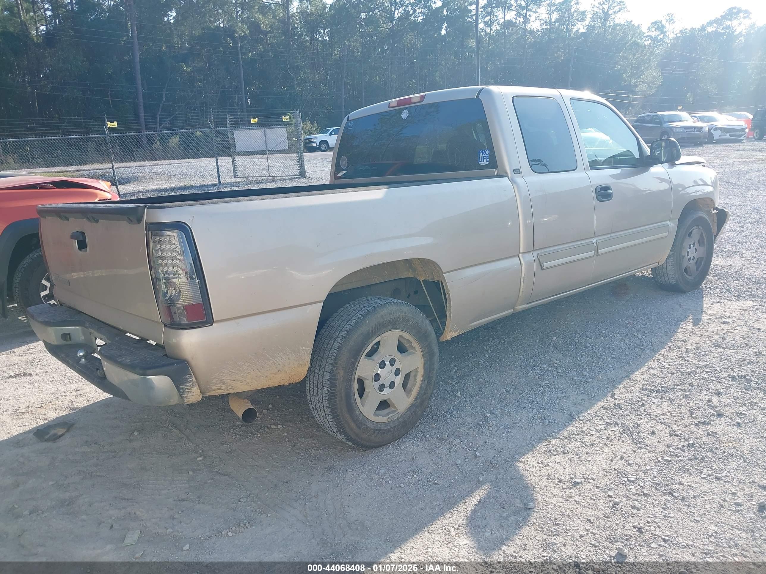 CHEVROLET SILVERADO image 4