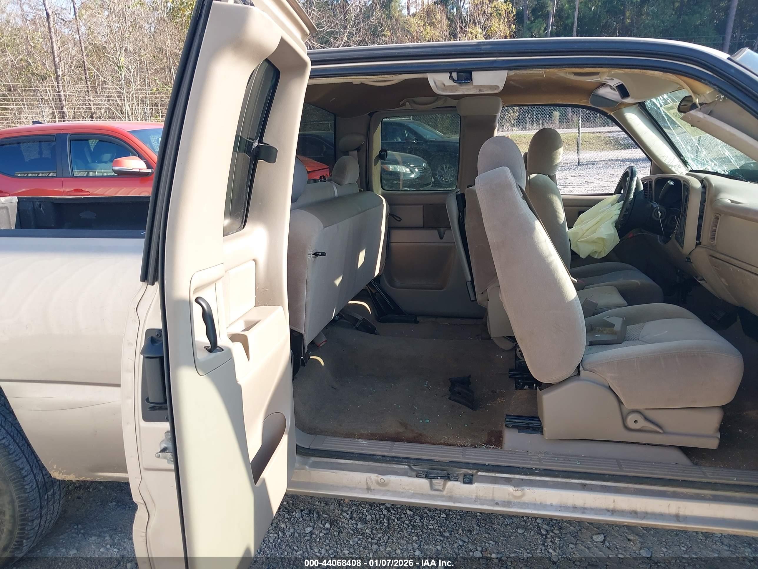 CHEVROLET SILVERADO image 8