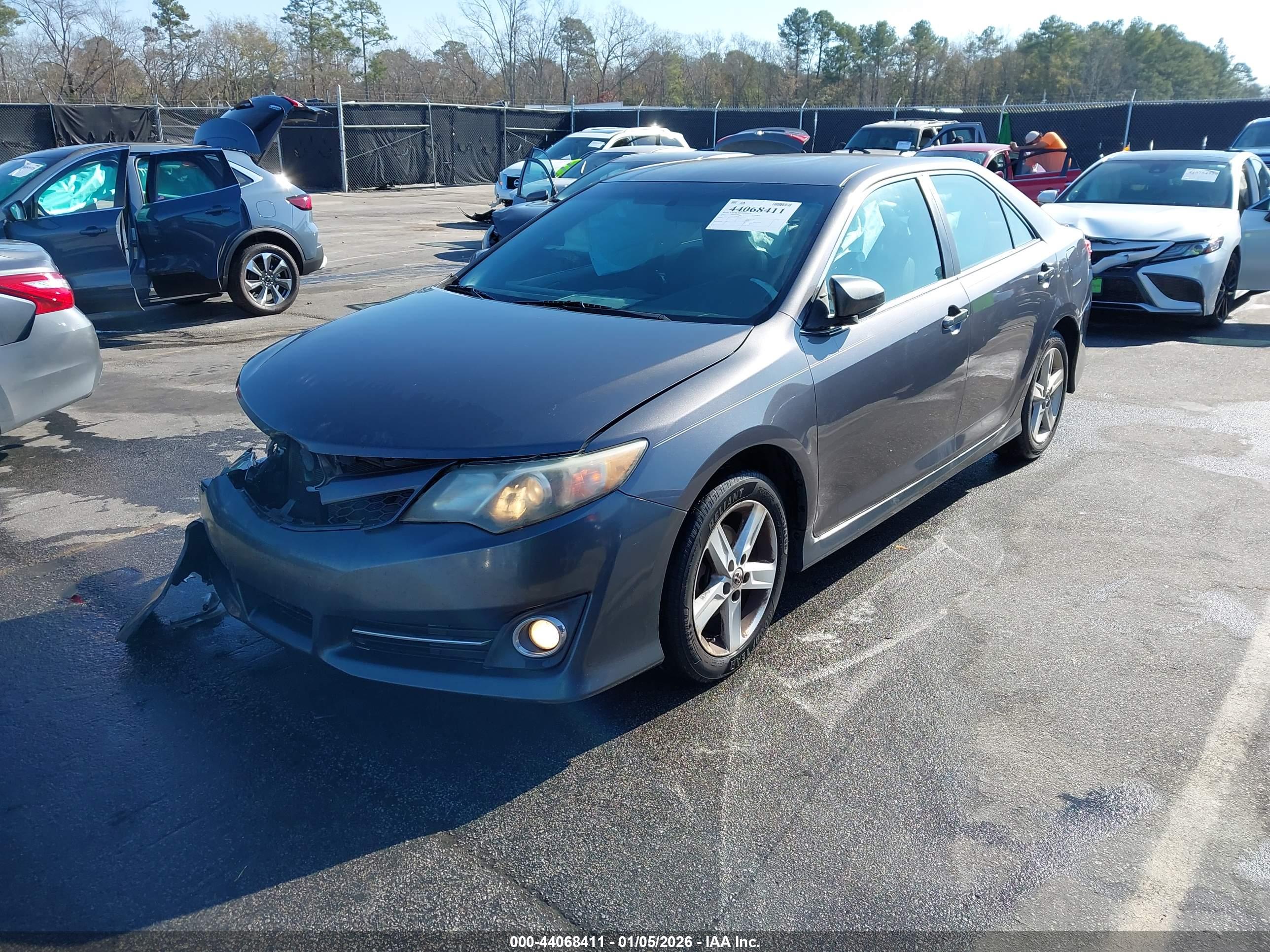 TOYOTA CAMRY image 2