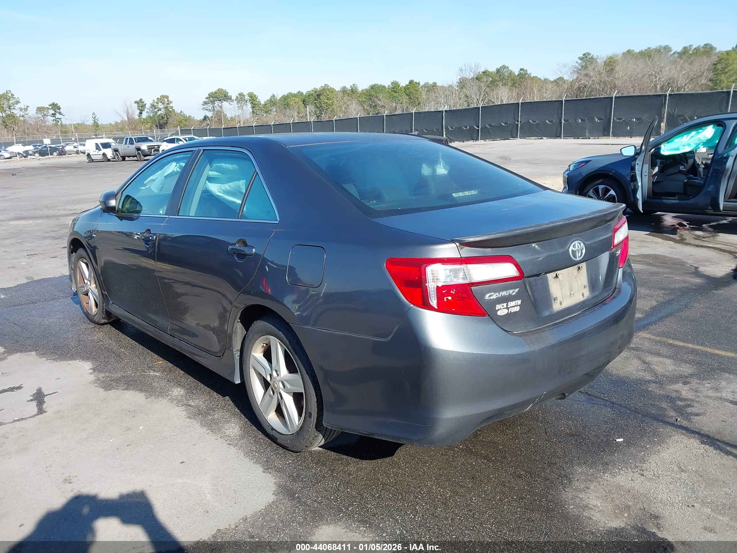 TOYOTA CAMRY image 3