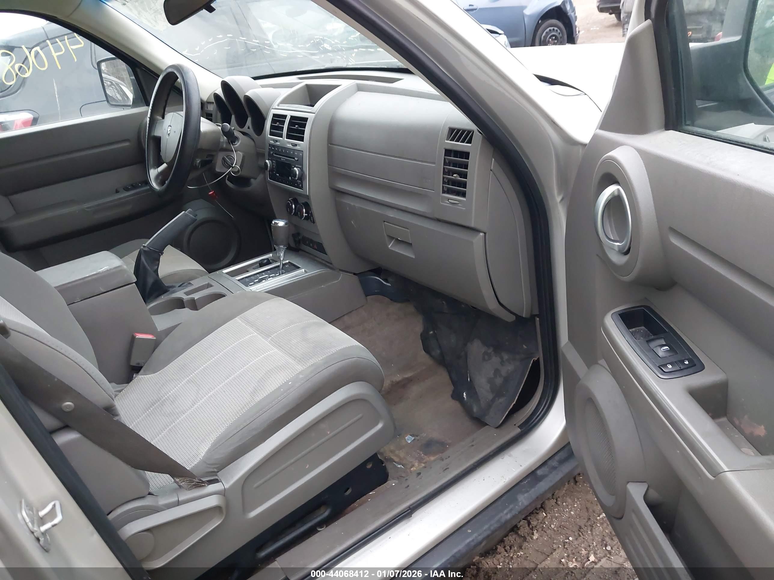 DODGE NITRO image 5