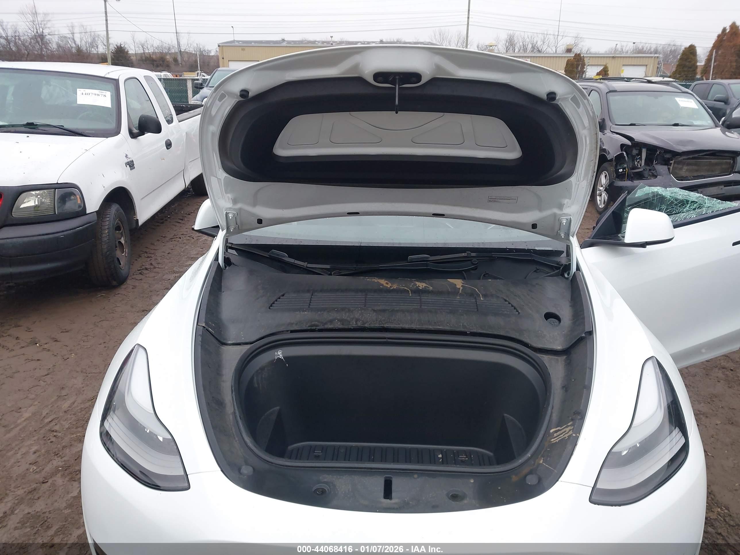TESLA MODEL image 10