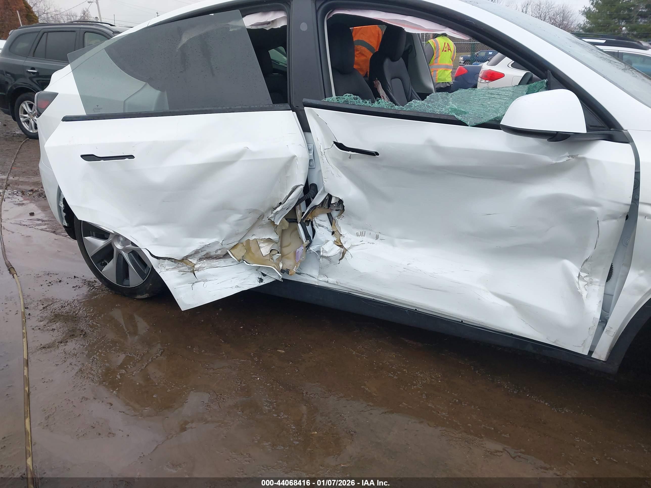 TESLA MODEL image 6