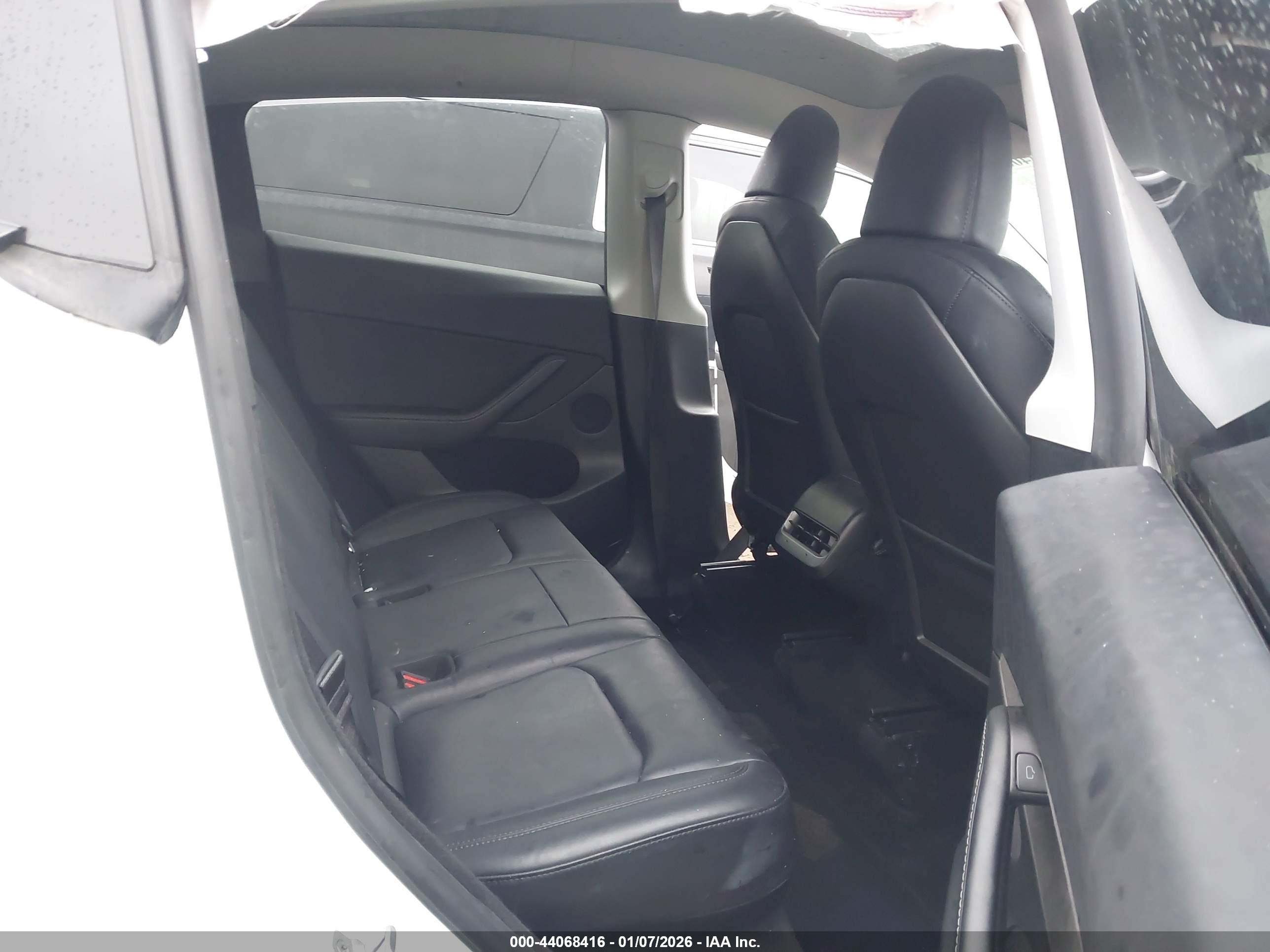 TESLA MODEL image 8