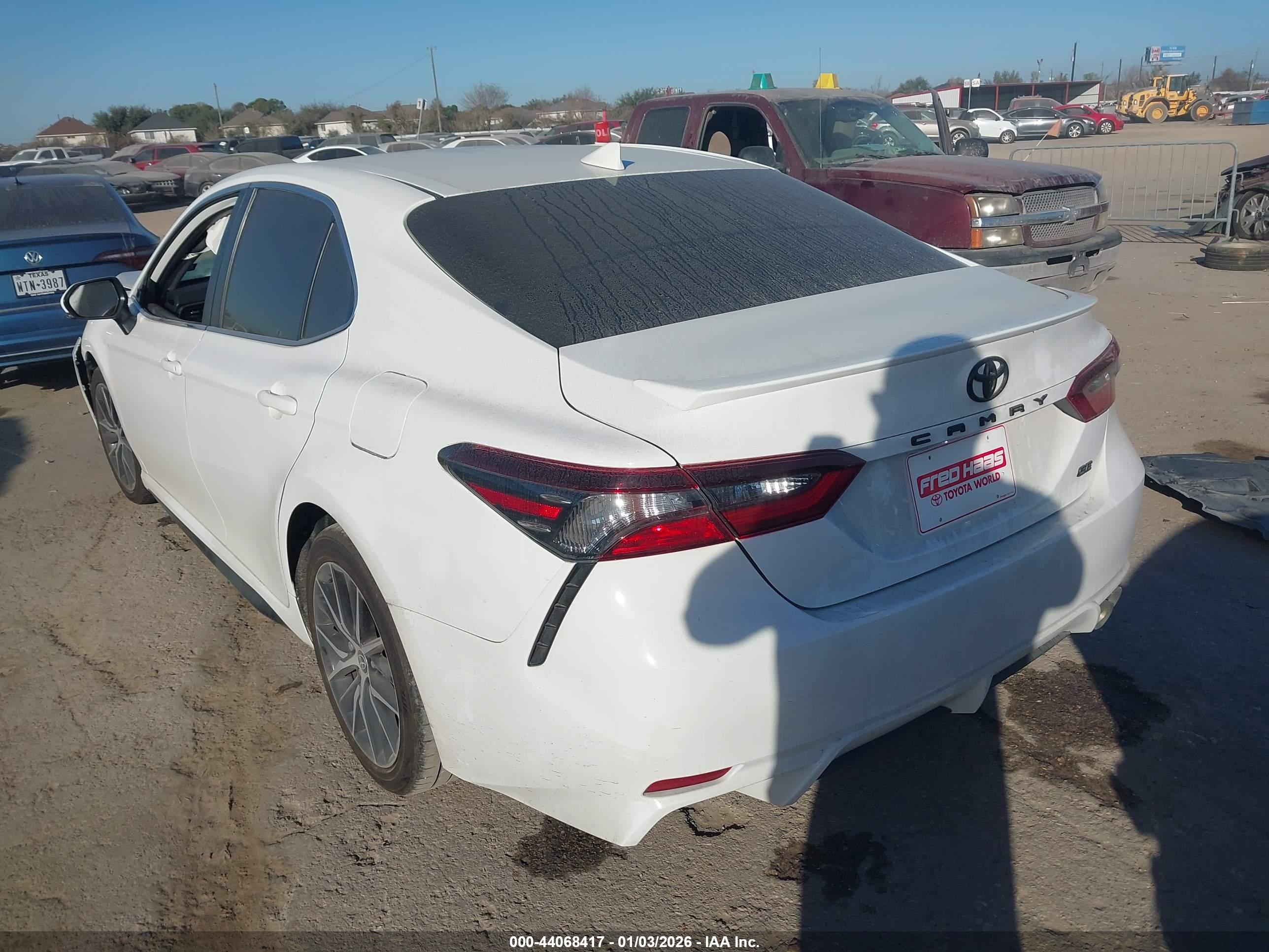 TOYOTA CAMRY image 3
