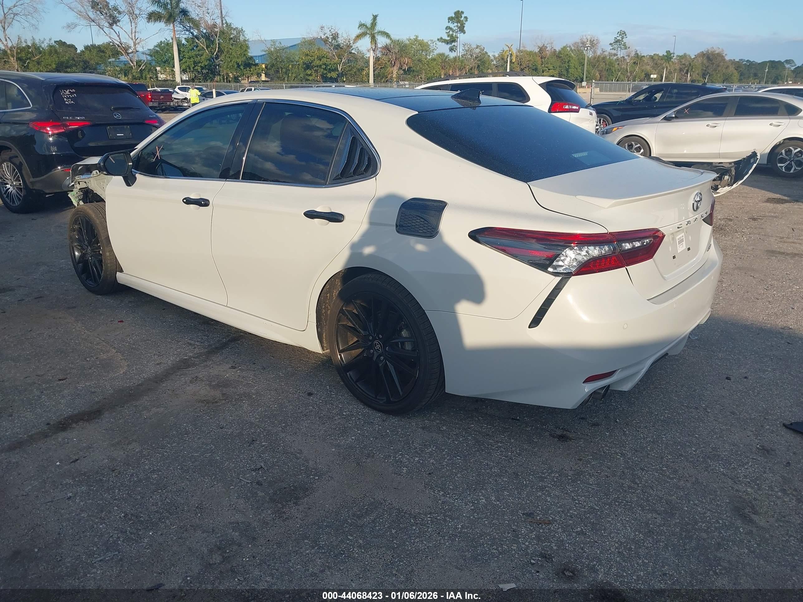 TOYOTA CAMRY image 3