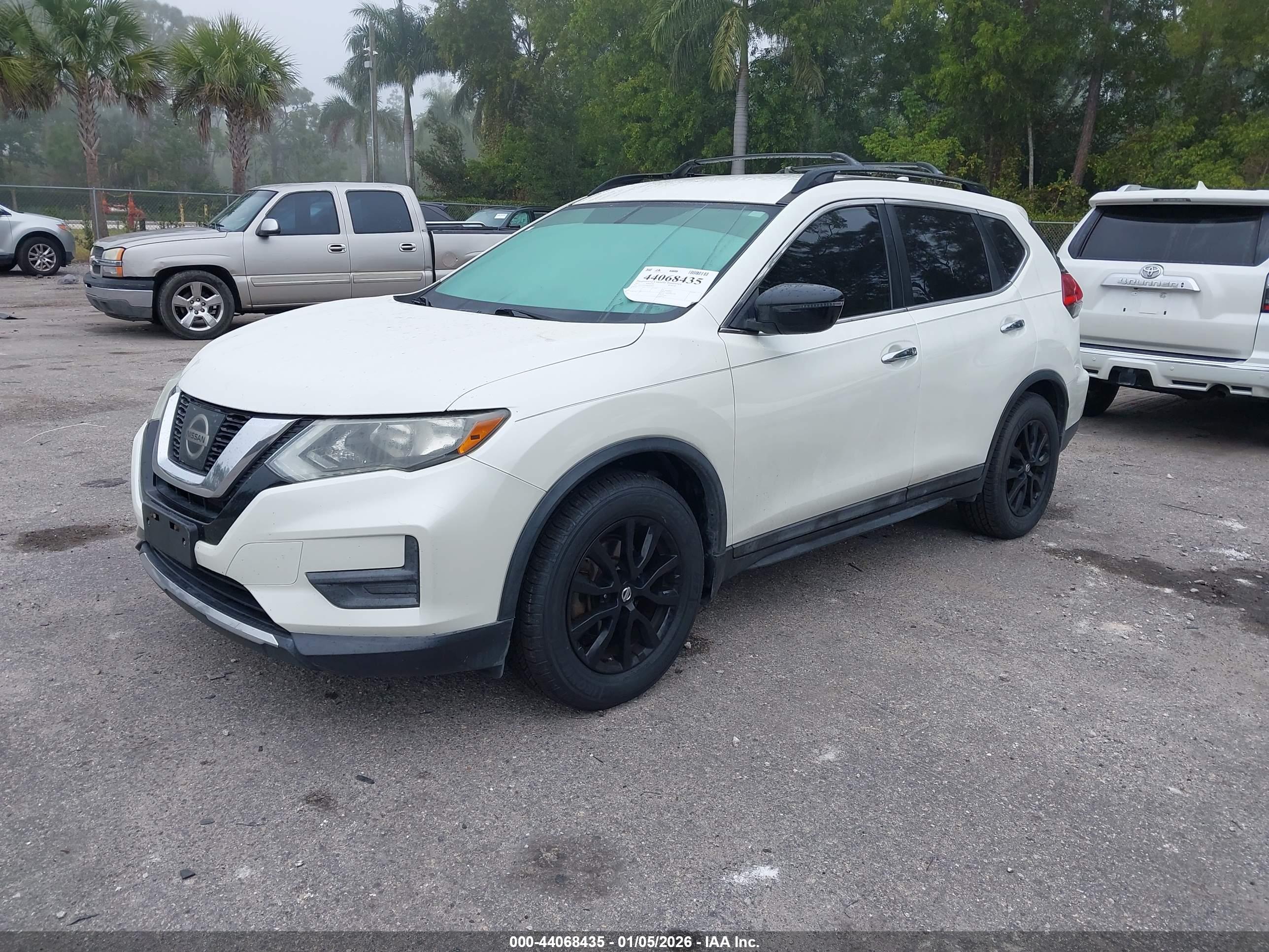 NISSAN ROGUE image 2