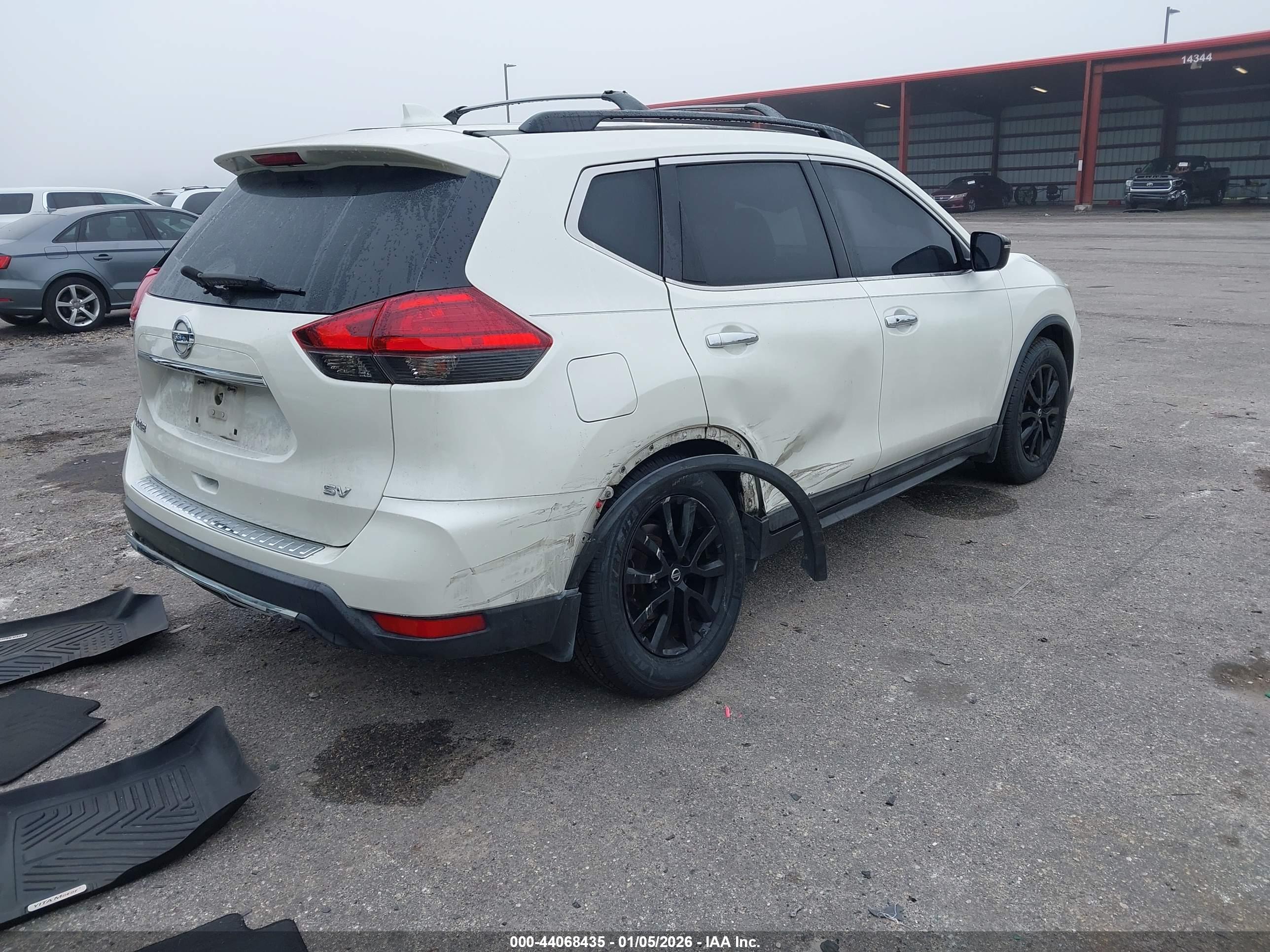 NISSAN ROGUE image 4