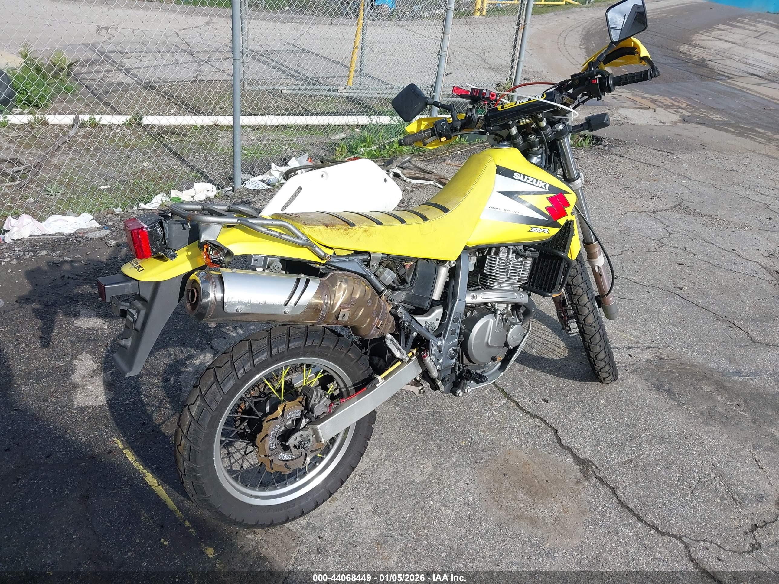 SUZUKI DR650 image 4