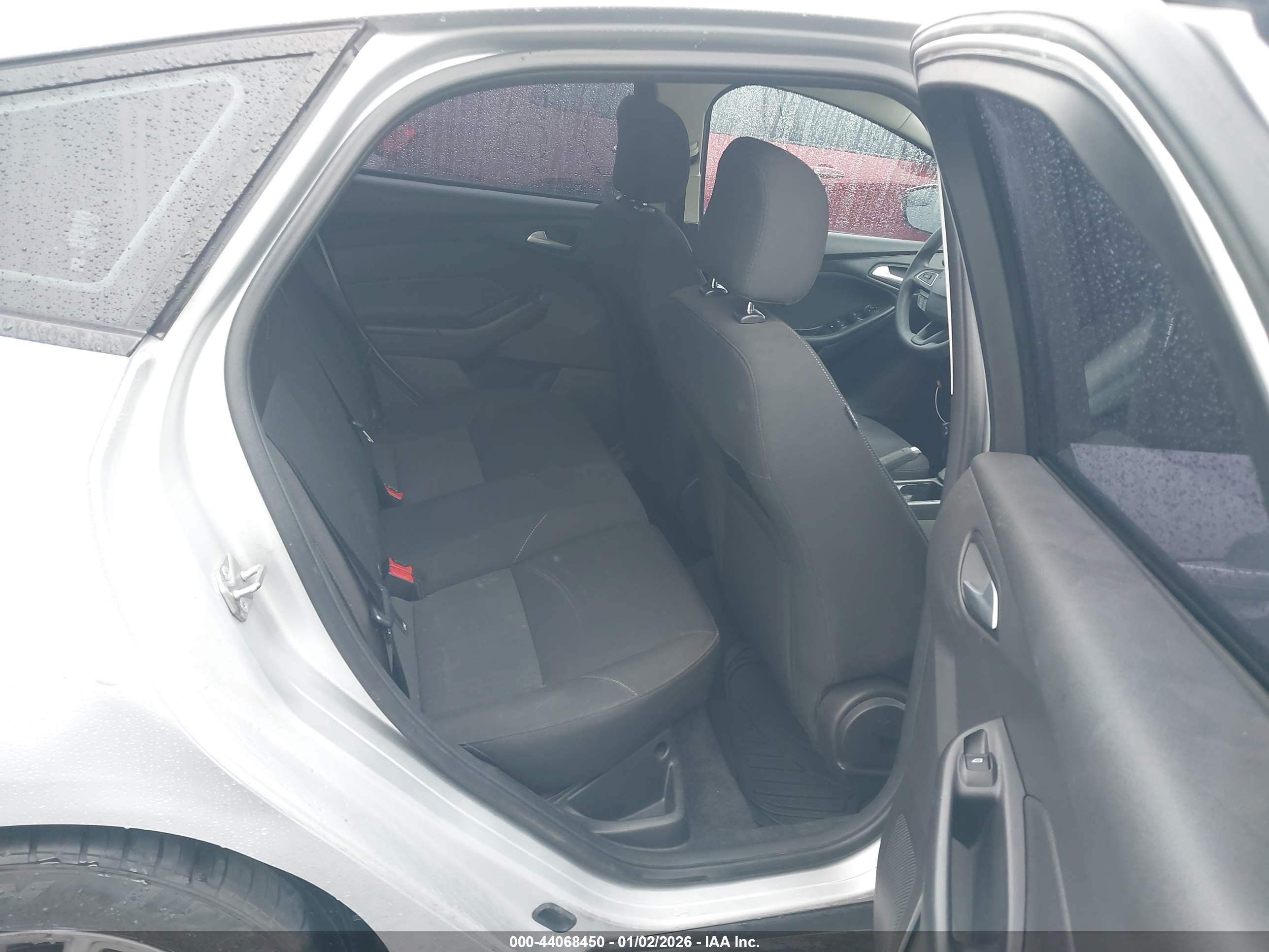 FORD FOCUS image 8