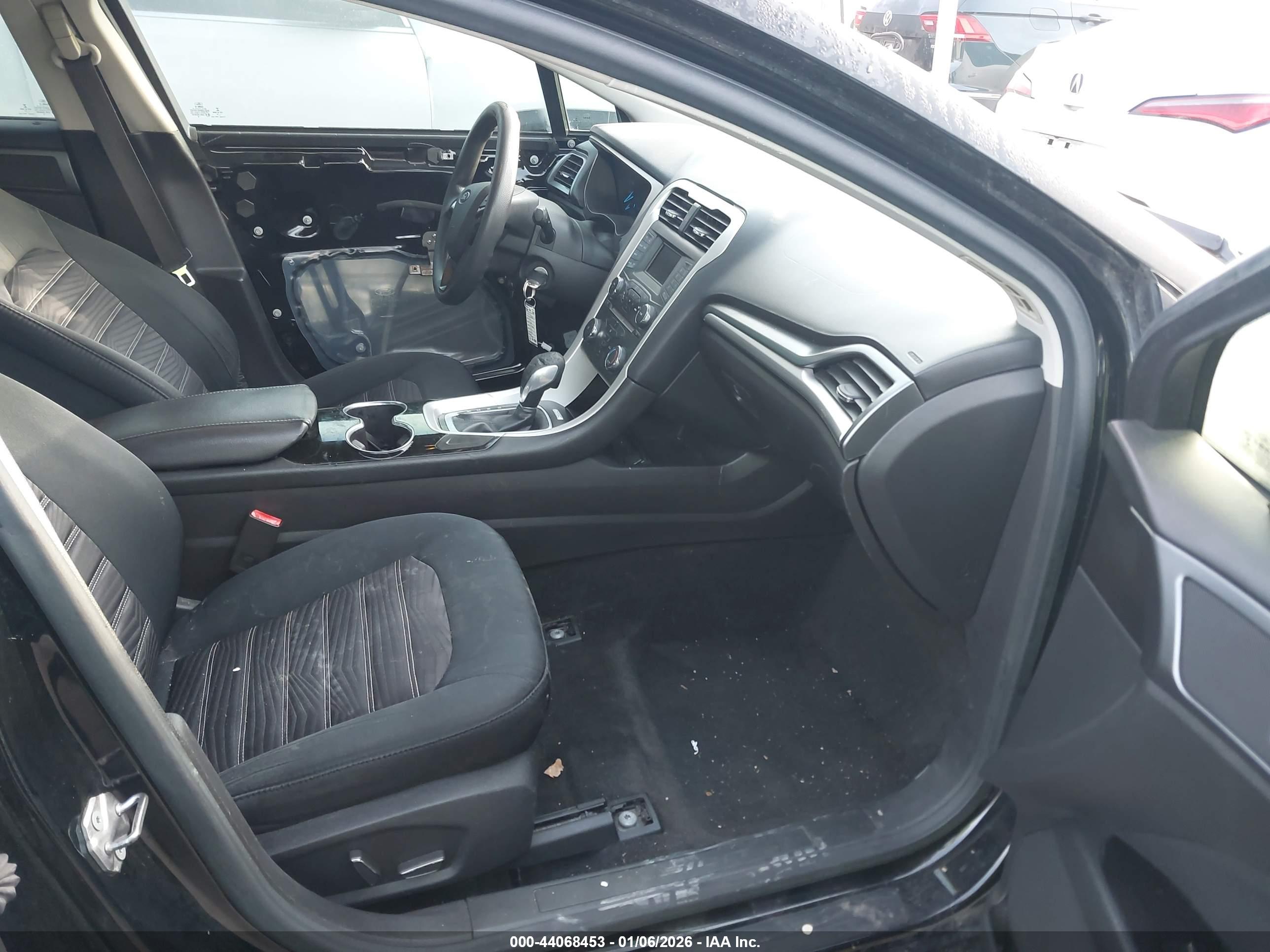 FORD FUSION image 5