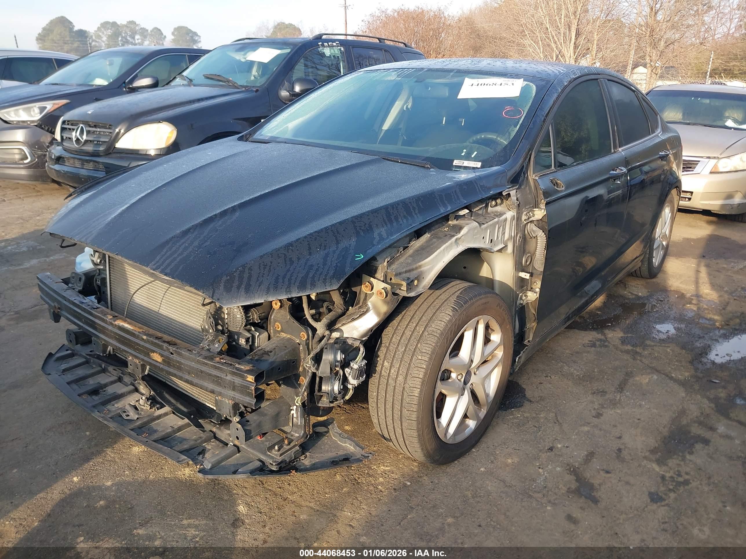 FORD FUSION image 6